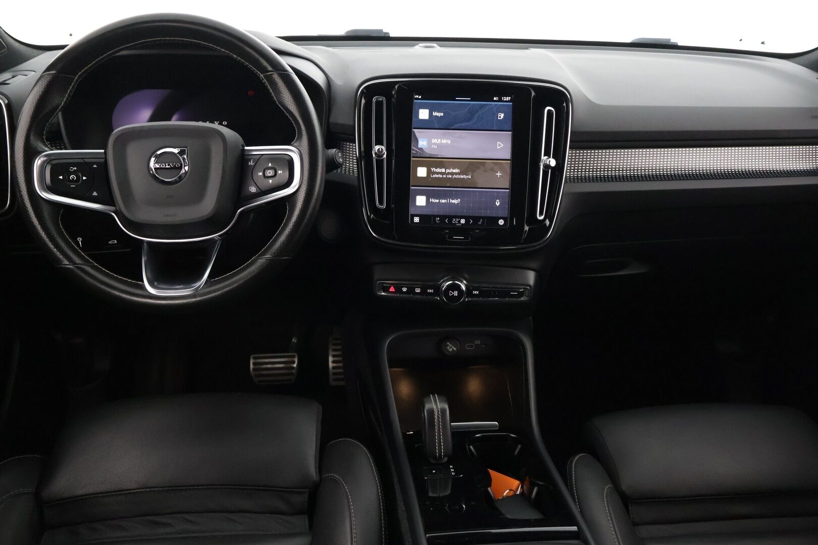 Volvo XC40 2021 Recharge Pure Electric P8 AWD R-Design / Adapt.Vakkari / Lämpöpumppu / Koukku / Digimittaristo / KeylessGo / Ratinlämmitin - Kahdet hyvät renkaat!