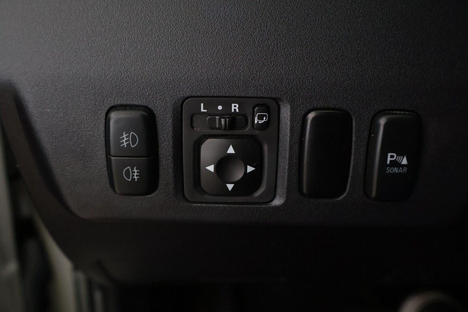 Mitsubishi Pajero 2012 3.5 V6 Aut. 7P - Harvinainen 3.5 V6 -bensakone – näitä on Euroopassa todella vähän! | Huippusiisti | Juuri huollettu – seuraava huolto 06/2027 | Vakionopeudensäädin | 7-paikkainen | Vetokoukku | Jakopää tehty 04/2025 