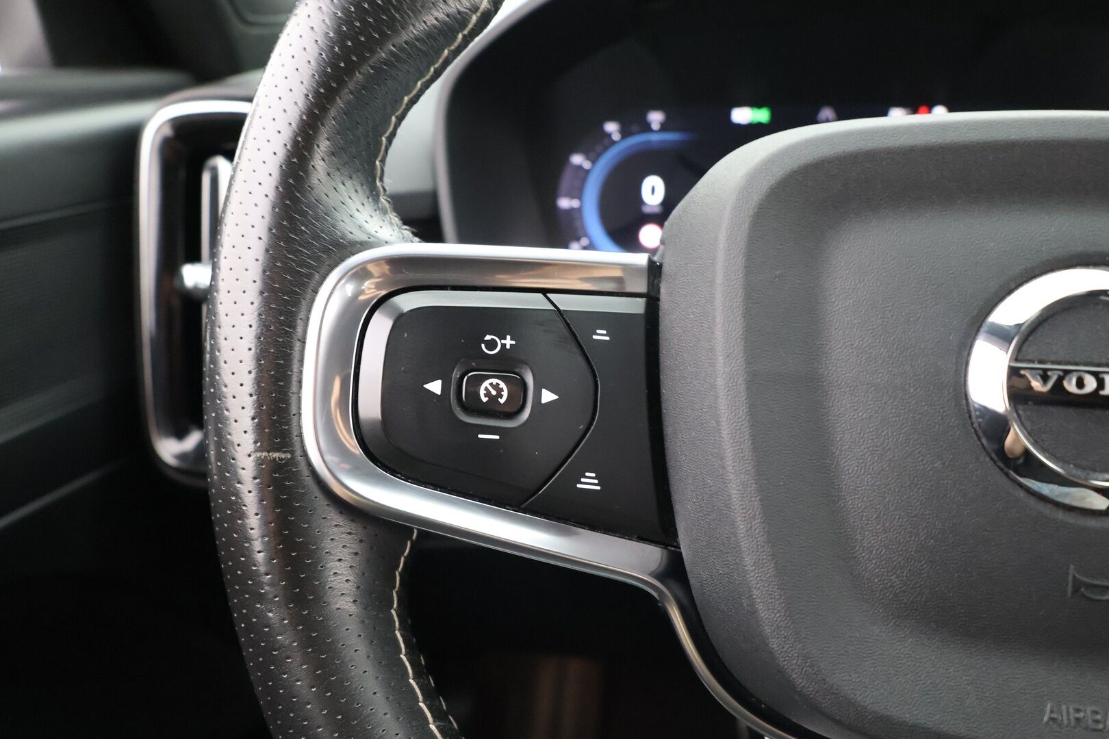 Volvo XC40 2021 P8 Recharge R-Design AWD aut. - ACC | Pilot Assist | BLIS | LED | VOC 