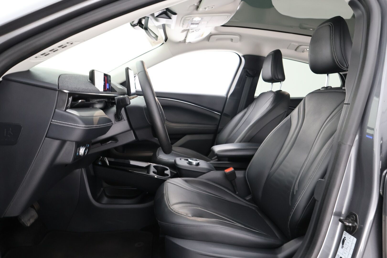 FORD MUSTANG MACH-E 2021 75kWh / Adapt.Vakkari / Lasikatto / B&O / 360° Kamera / Nahkasisusta / Muistipenkki / Koukku /