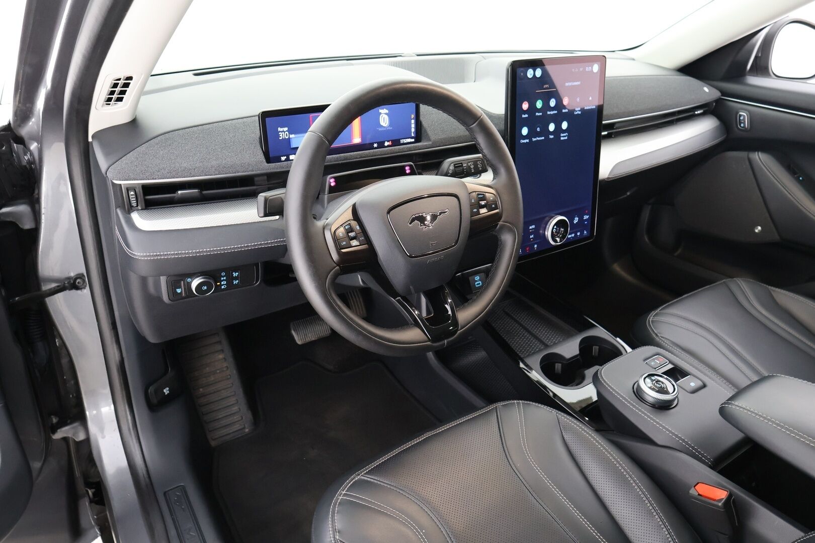 FORD MUSTANG MACH-E 2021 75kWh / Adapt.Vakkari / Lasikatto / B&O / 360° Kamera / Nahkasisusta / Muistipenkki / Koukku /