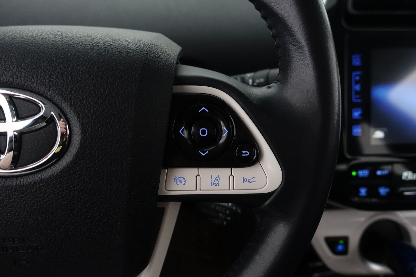 Toyota Prius 2017 Plug-in Hybrid Premium - | Juuri Katsastettu! | JBL Audio | ACC | Digimittari | Keyless | BLIS | Nahkasisusta | Navi | P. Kamera | Tutkat |