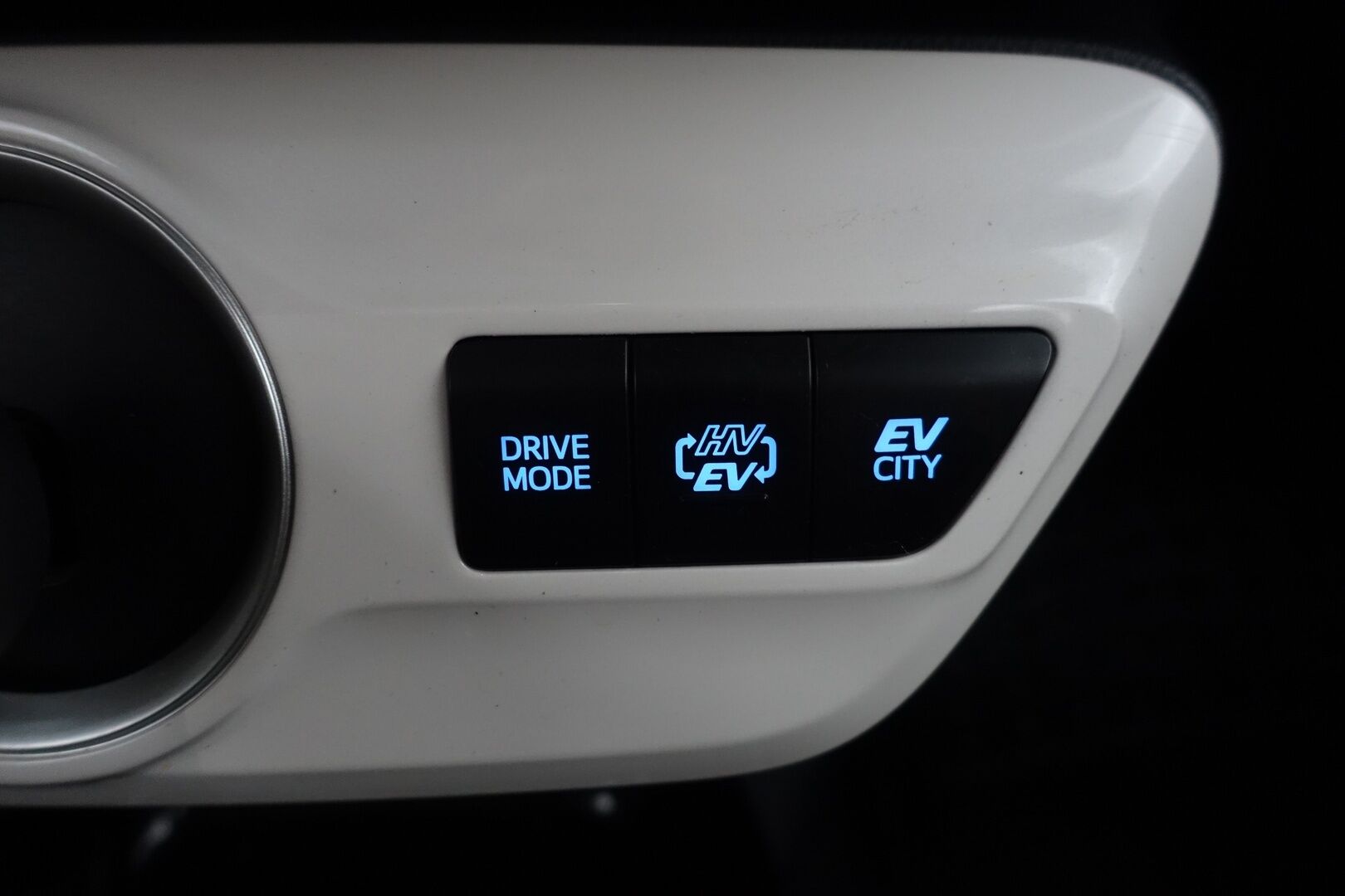 Toyota Prius 2017 Plug-in Hybrid Premium - | Juuri Katsastettu! | JBL Audio | ACC | Digimittari | Keyless | BLIS | Nahkasisusta | Navi | P. Kamera | Tutkat |
