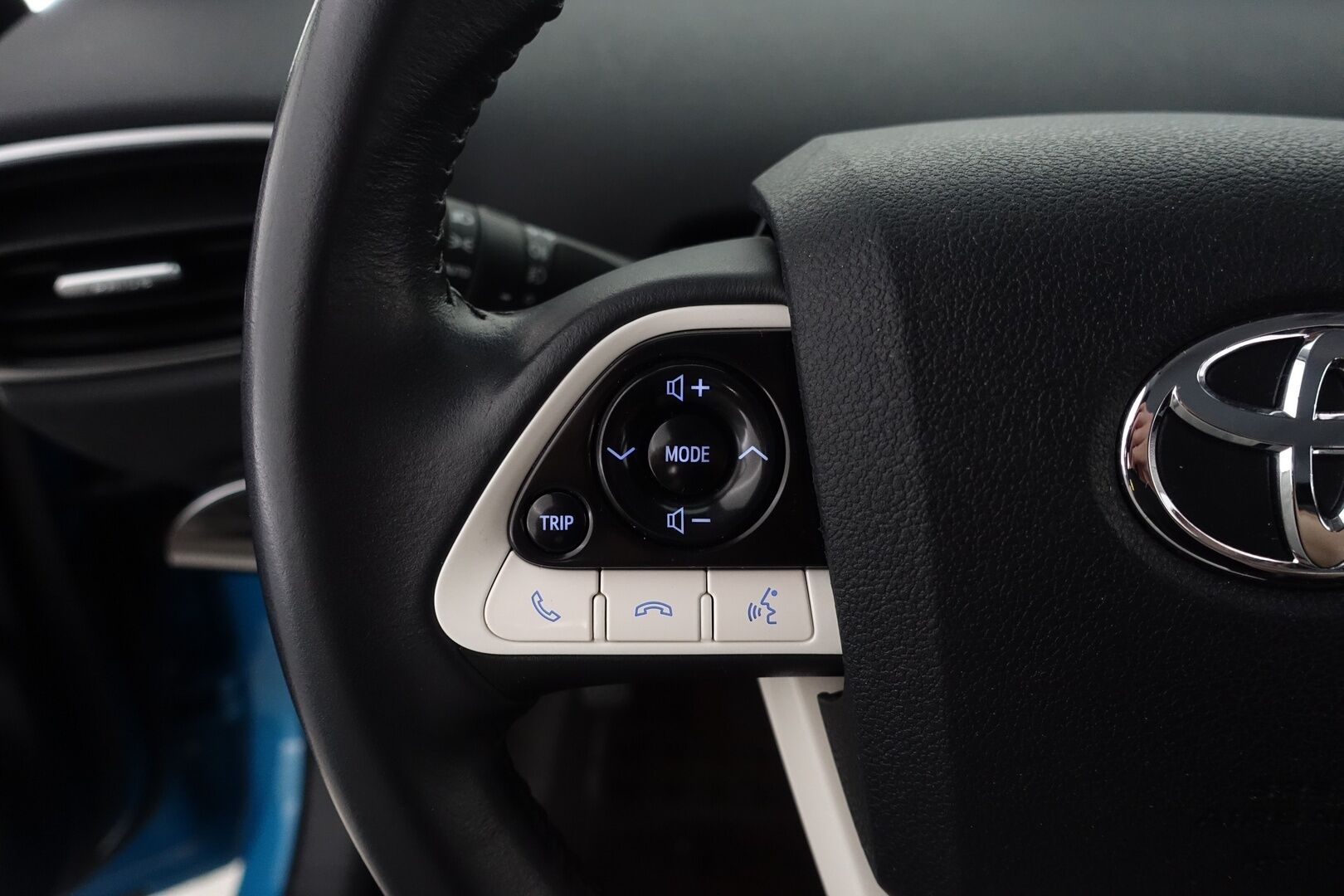 Toyota Prius 2017 Plug-in Hybrid Premium - | Juuri Katsastettu! | JBL Audio | ACC | Digimittari | Keyless | BLIS | Nahkasisusta | Navi | P. Kamera | Tutkat |