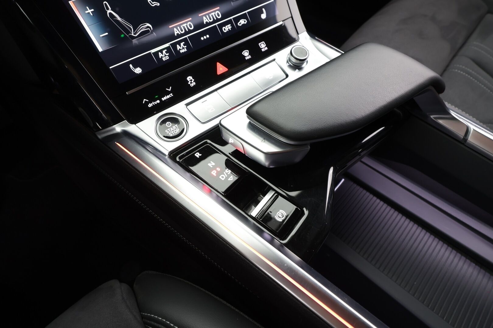 Audi Q8 e-tron 2024 50 quattro Launch Edition - | ACC | Lisälämmitin | Koukku | Ilma-Alusta | Matrix-LED | HUD | Muistipenkki | Keyless | Apple&Android | Merkkihuollettu | Kahdet Renkaat |