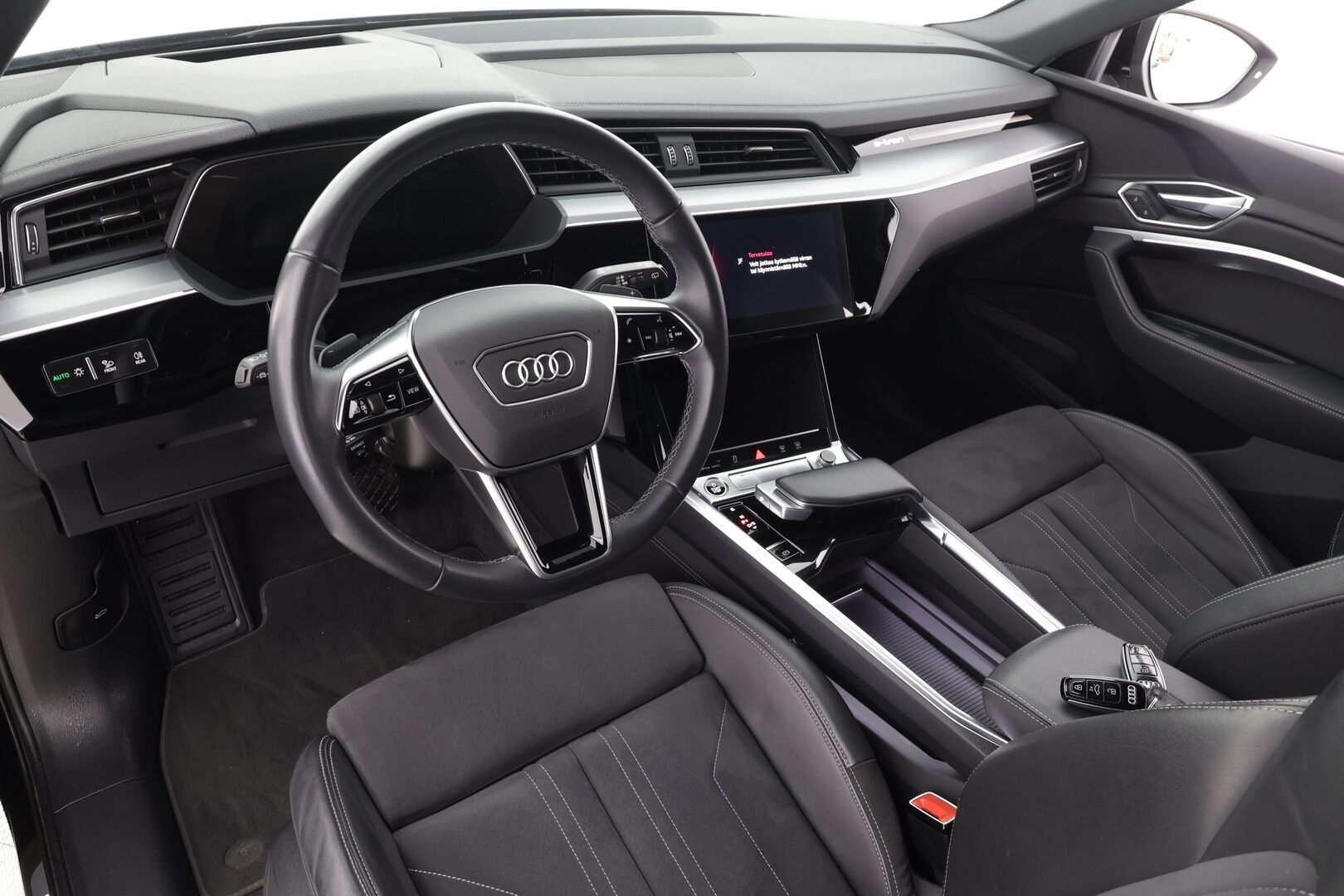 Audi Q8 e-tron 2024 50 quattro Launch Edition - | ACC | Lisälämmitin | Koukku | Ilma-Alusta | Matrix-LED | HUD | Muistipenkki | Keyless | Apple&Android | Merkkihuollettu | Kahdet Renkaat |