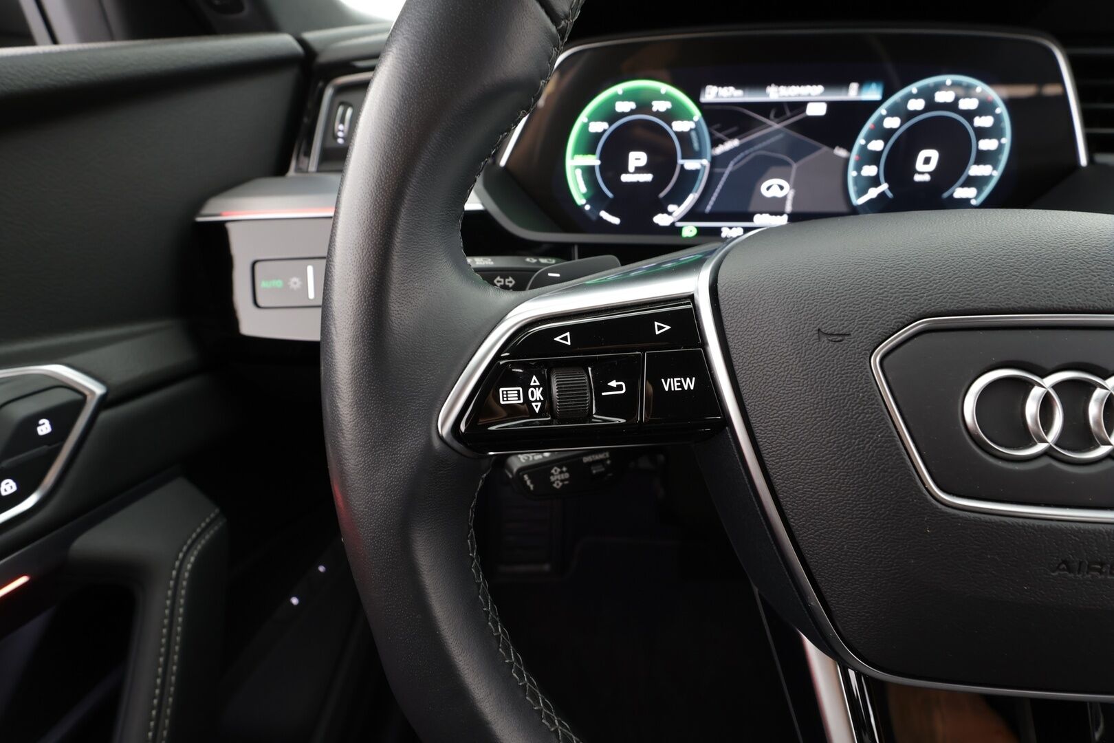 Audi Q8 e-tron 2024 50 quattro Launch Edition - | ACC | Lisälämmitin | Koukku | Ilma-Alusta | Matrix-LED | HUD | Muistipenkki | Keyless | Apple&Android | Merkkihuollettu | Kahdet Renkaat |