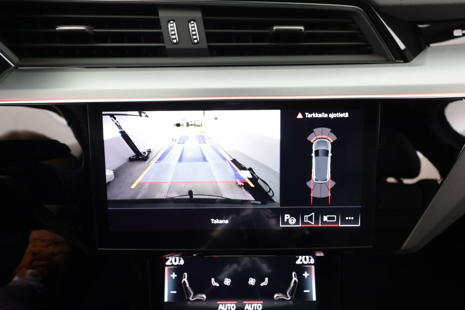 Audi Q8 e-tron 2024 50 quattro Launch Edition - | ACC | Lisälämmitin | Koukku | Ilma-Alusta | Matrix-LED | HUD | Muistipenkki | Keyless | Apple&Android | Merkkihuollettu | Kahdet Renkaat |