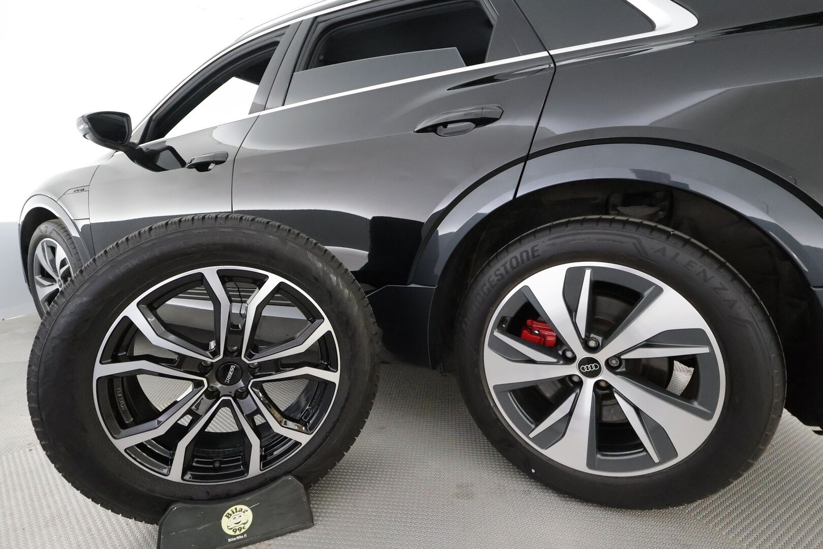 Audi Q8 e-tron 2024 50 quattro Launch Edition - | ACC | Lisälämmitin | Koukku | Ilma-Alusta | Matrix-LED | HUD | Muistipenkki | Keyless | Apple&Android | Merkkihuollettu | Kahdet Renkaat |
