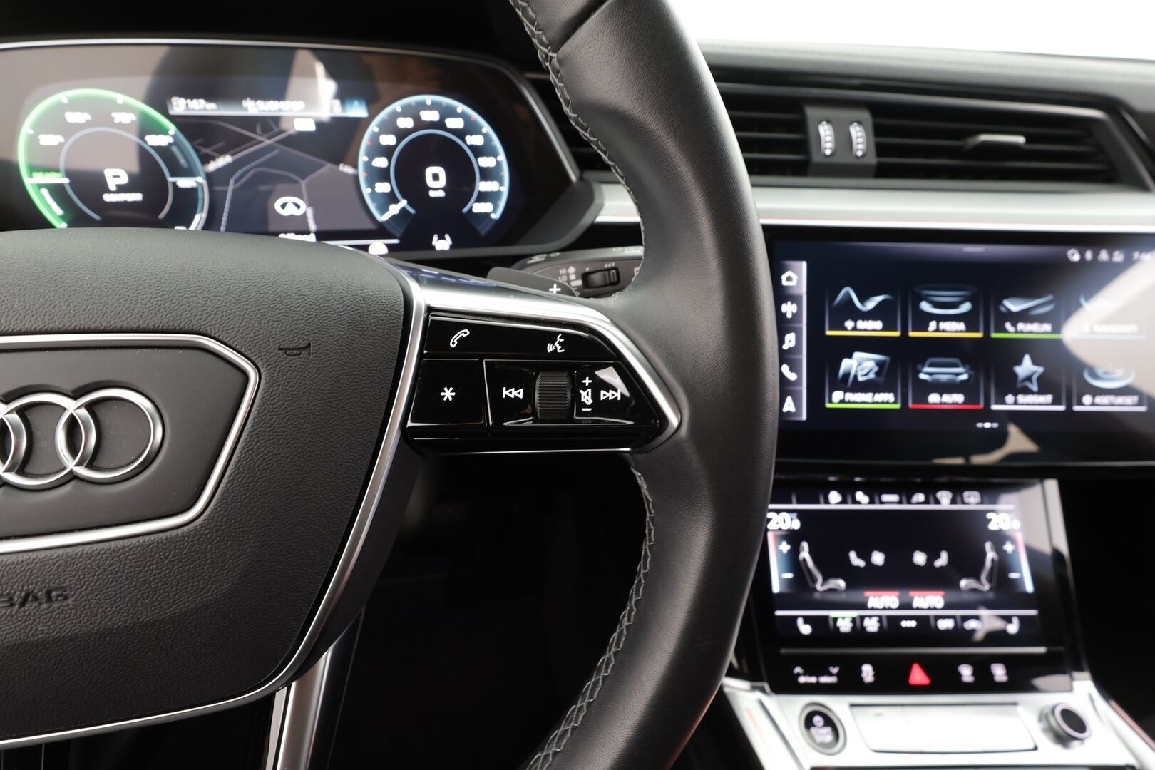 Audi Q8 e-tron 2024 50 quattro Launch Edition - | ACC | Lisälämmitin | Koukku | Ilma-Alusta | Matrix-LED | HUD | Muistipenkki | Keyless | Apple&Android | Merkkihuollettu | Kahdet Renkaat |