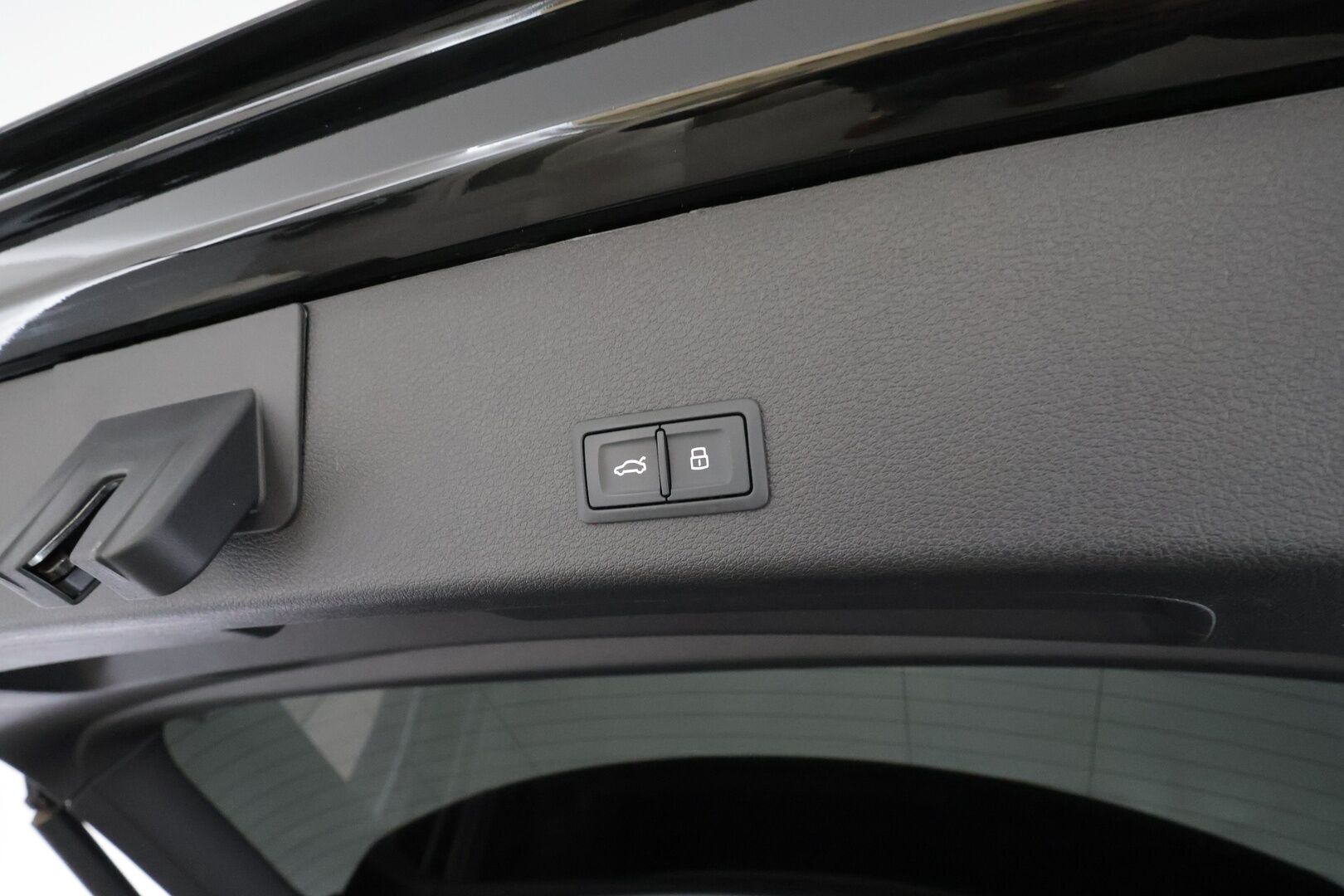 Audi Q8 e-tron 2024 50 quattro Launch Edition - | ACC | Lisälämmitin | Koukku | Ilma-Alusta | Matrix-LED | HUD | Muistipenkki | Keyless | Apple&Android | Merkkihuollettu | Kahdet Renkaat |