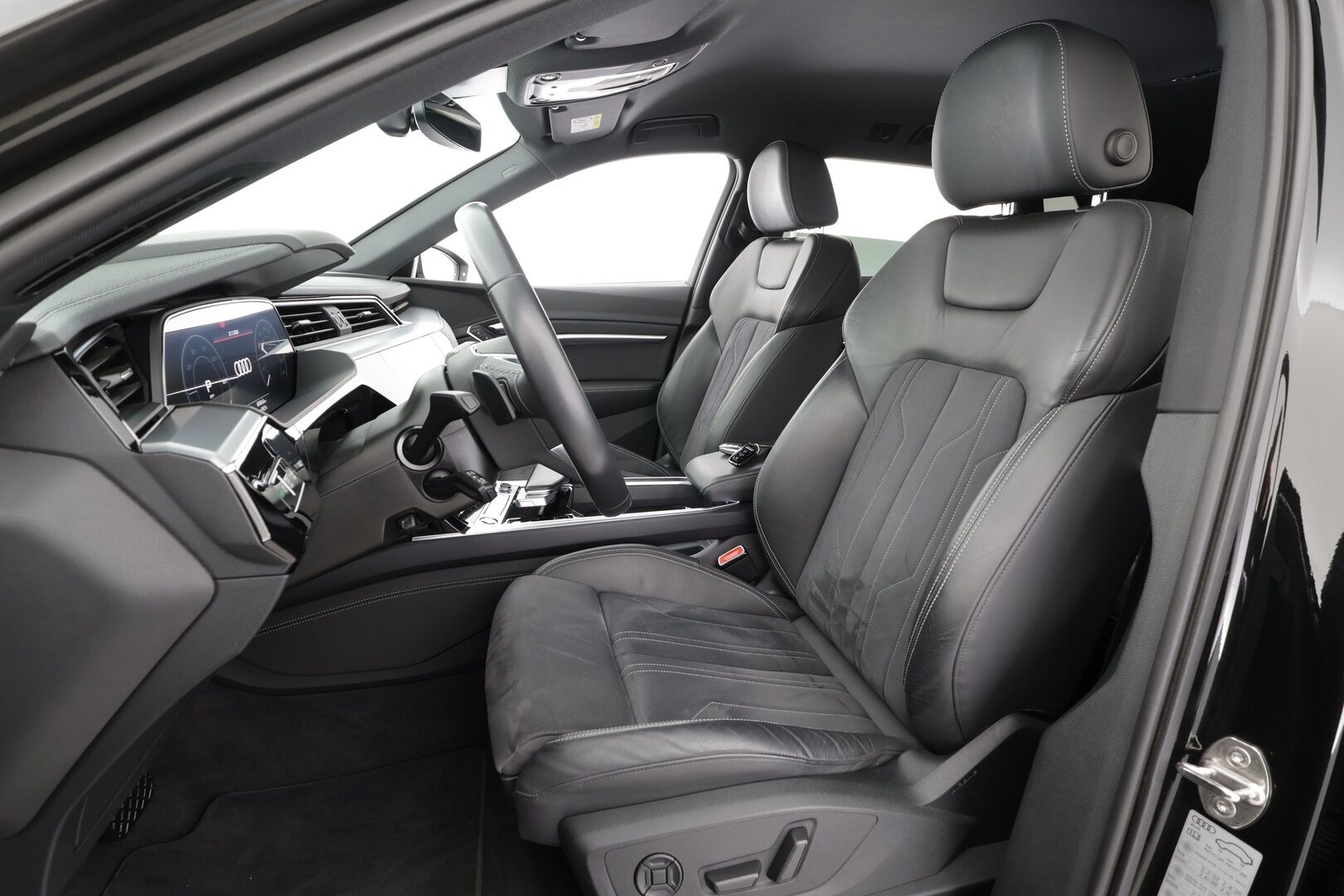 Audi Q8 e-tron 2024 50 quattro Launch Edition - | ACC | Lisälämmitin | Koukku | Ilma-Alusta | Matrix-LED | HUD | Muistipenkki | Keyless | Apple&Android | Merkkihuollettu | Kahdet Renkaat |