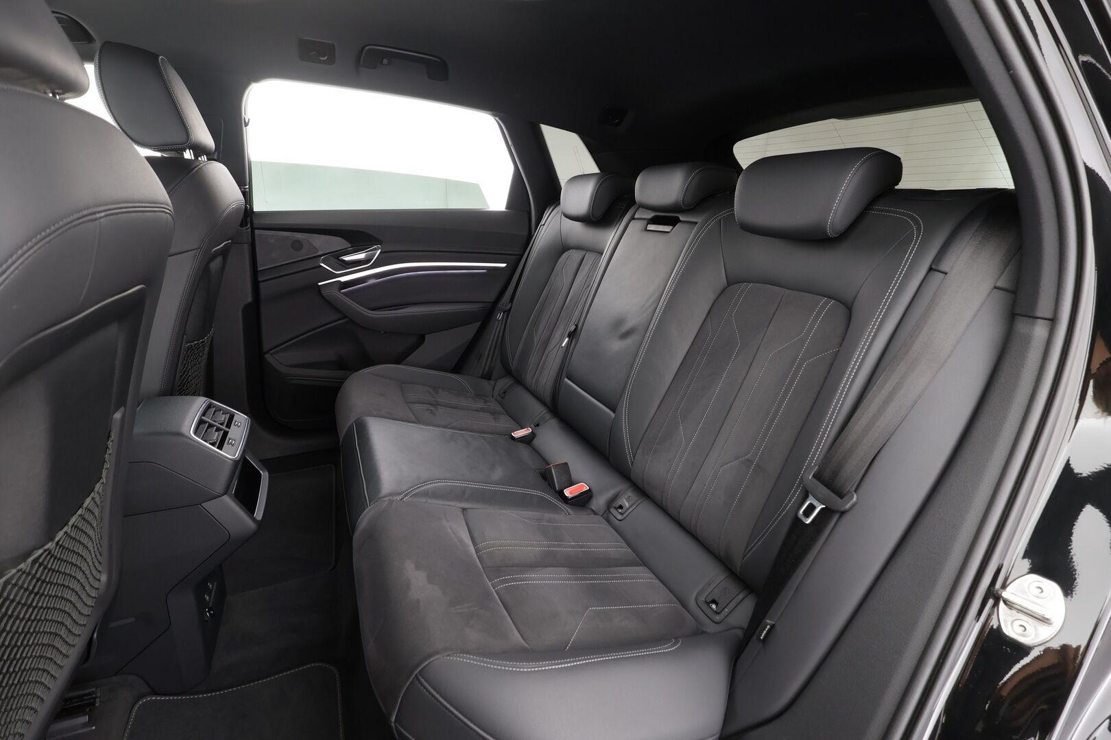 Audi Q8 e-tron 2024 50 quattro Launch Edition - | ACC | Lisälämmitin | Koukku | Ilma-Alusta | Matrix-LED | HUD | Muistipenkki | Keyless | Apple&Android | Merkkihuollettu | Kahdet Renkaat |