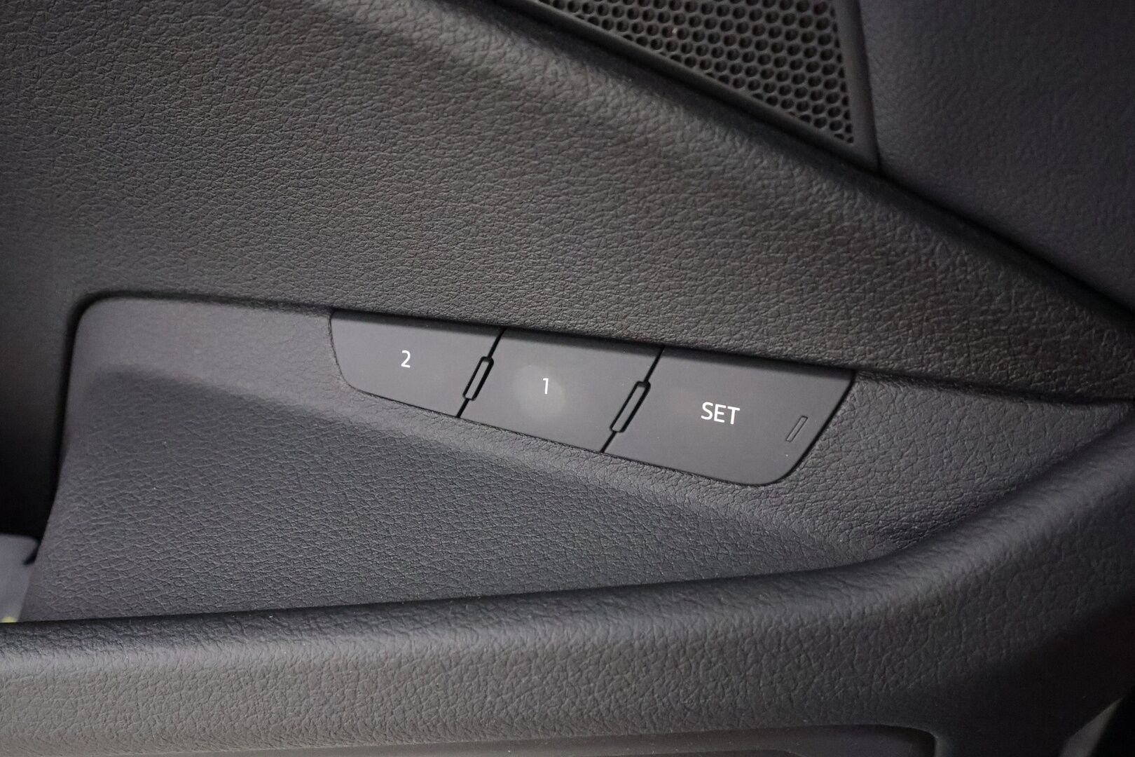 Audi Q8 e-tron 2024 50 quattro Launch Edition - | ACC | Lisälämmitin | Koukku | Ilma-Alusta | Matrix-LED | HUD | Muistipenkki | Keyless | Apple&Android | Merkkihuollettu | Kahdet Renkaat |