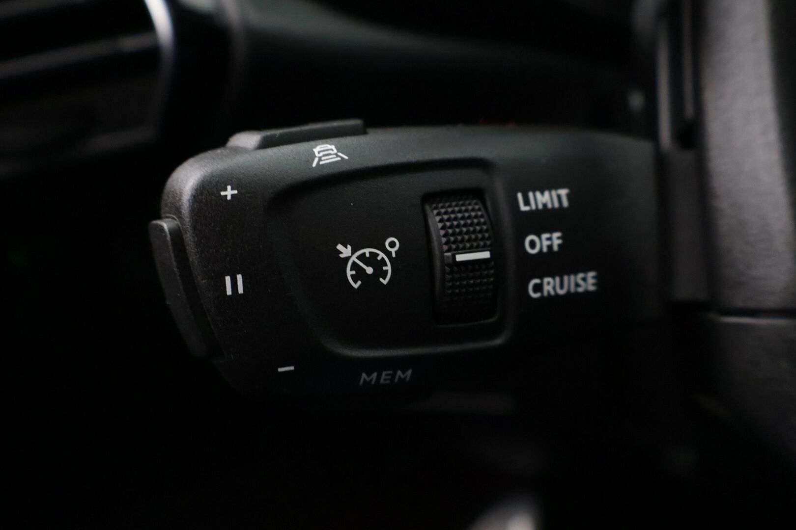 DS 7 Crossback 2020 E-Tense 4x4 Plug-in Hybrid Grand Chic Aut - Hierovat Sähköpenkit Muistilla / ACC / BLISS / Focal Audio System 