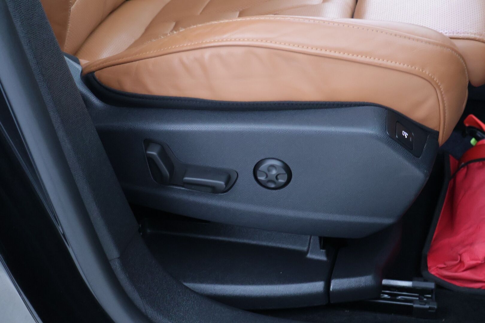 DS 7 2020 Crossback E-Tense Plug-in Hybrid Grand Chic Aut * Hierovat Sähköpenkit Muistilla / ACC / BLISS / Focal Audio System * - Hierovat Sähköpenkit Muistilla / ACC / BLISS / Focal Audio System 