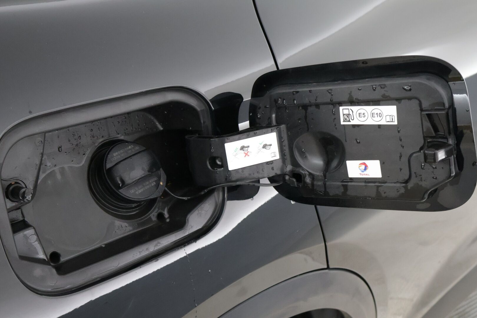 DS 7 2020 Crossback E-Tense Plug-in Hybrid Grand Chic Aut * Hierovat Sähköpenkit Muistilla / ACC / BLISS / Focal Audio System * - Hierovat Sähköpenkit Muistilla / ACC / BLISS / Focal Audio System 