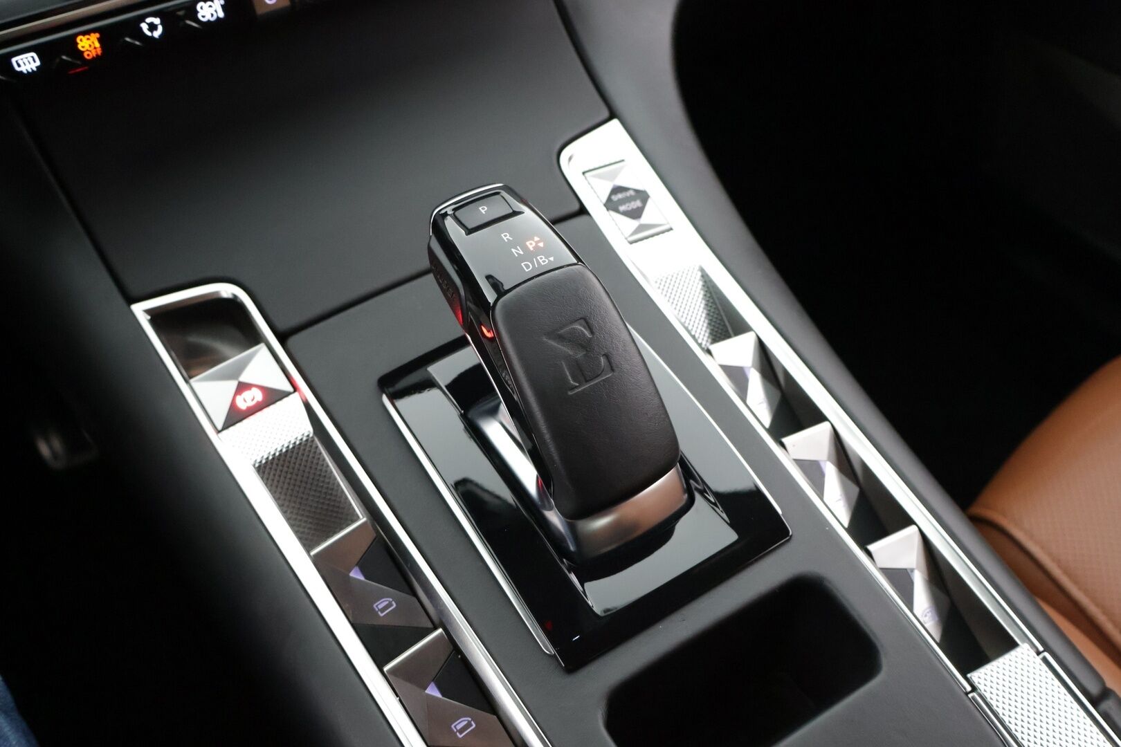 DS 7 2020 Crossback E-Tense Plug-in Hybrid Grand Chic Aut * Hierovat Sähköpenkit Muistilla / ACC / BLISS / Focal Audio System * - Hierovat Sähköpenkit Muistilla / ACC / BLISS / Focal Audio System 