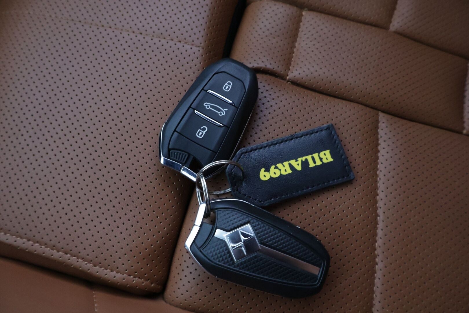 DS 7 Crossback 2020 E-Tense 4x4 Plug-in Hybrid Grand Chic Aut - Hierovat Sähköpenkit Muistilla / ACC / BLISS / Focal Audio System 