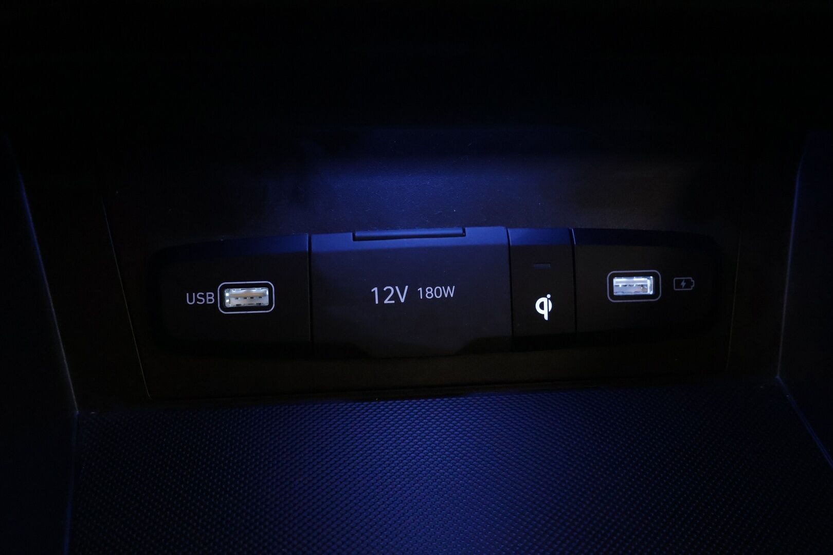 Hyundai Tucson 2022 1.6 T-GDi 180hv Hybrid 4WD Style / Esilämmitys / Ilmastoidut Muistinahat / 360° kamera / Smart Cruise / Koukku / Keyless - 2x alumiinivanteet / Huippurenkaat / Siisti