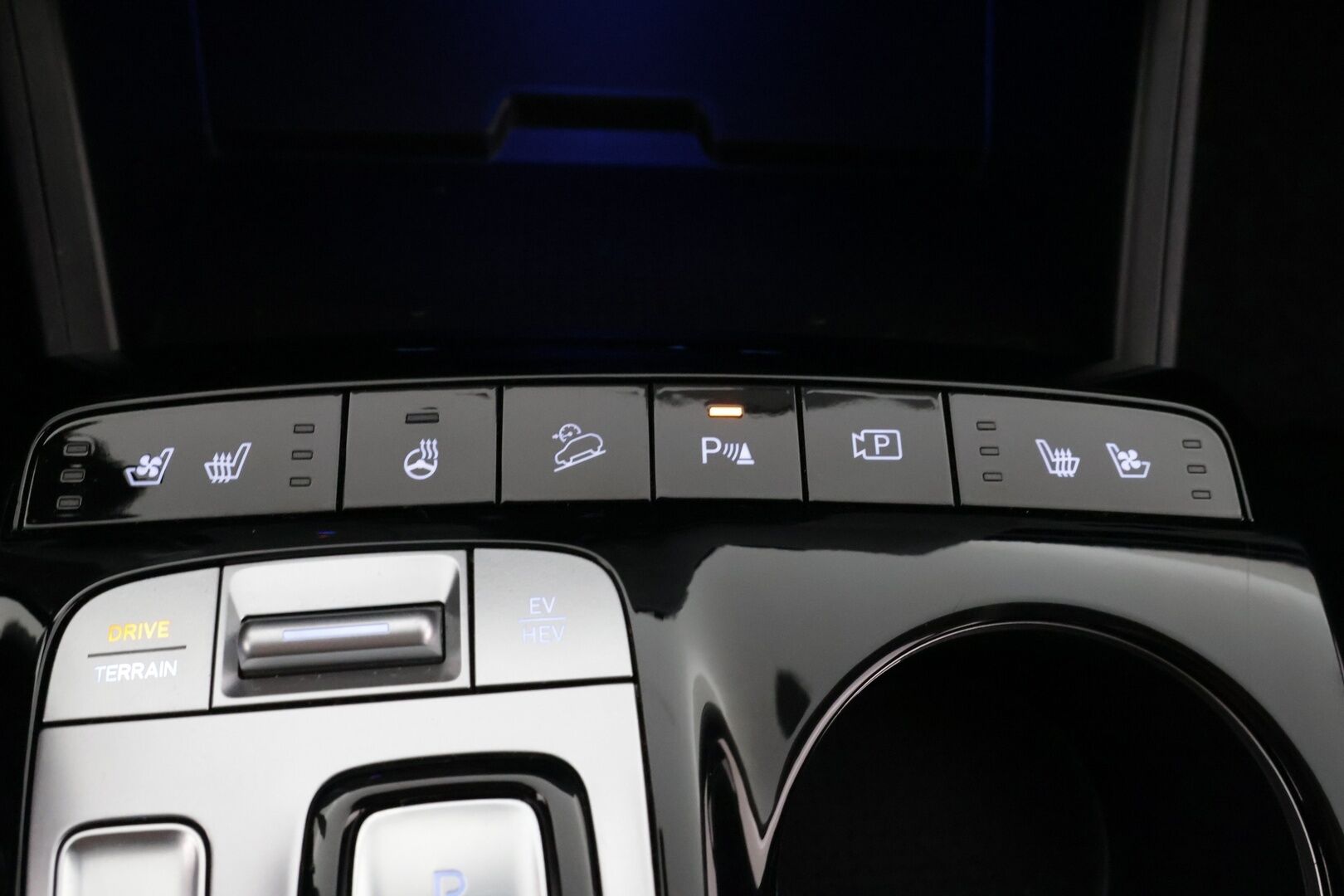 Hyundai Tucson 2022 1.6 T-GDi 180hv Hybrid 4WD Style / Esilämmitys / Ilmastoidut Muistinahat / 360° kamera / Smart Cruise / Koukku / Keyless - 2x alumiinivanteet / Huippurenkaat / Siisti