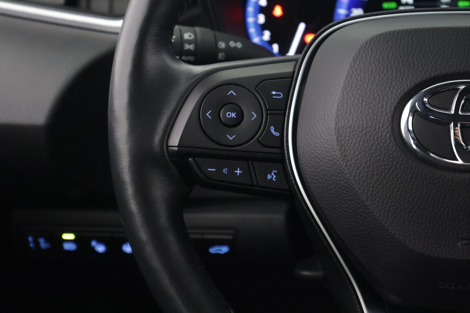 Toyota Corolla 2022 Touring Sports 1,8 Hybrid Style / Adapt. Vakkari / P-kamera / Ratinlämmitin / Lohko+sisäpuhallin / Sporttipenkit - *Pienet kilometrit - pienet kulut / 2x renkaat alumiinivanteilla / Fiksu käyttöauto*