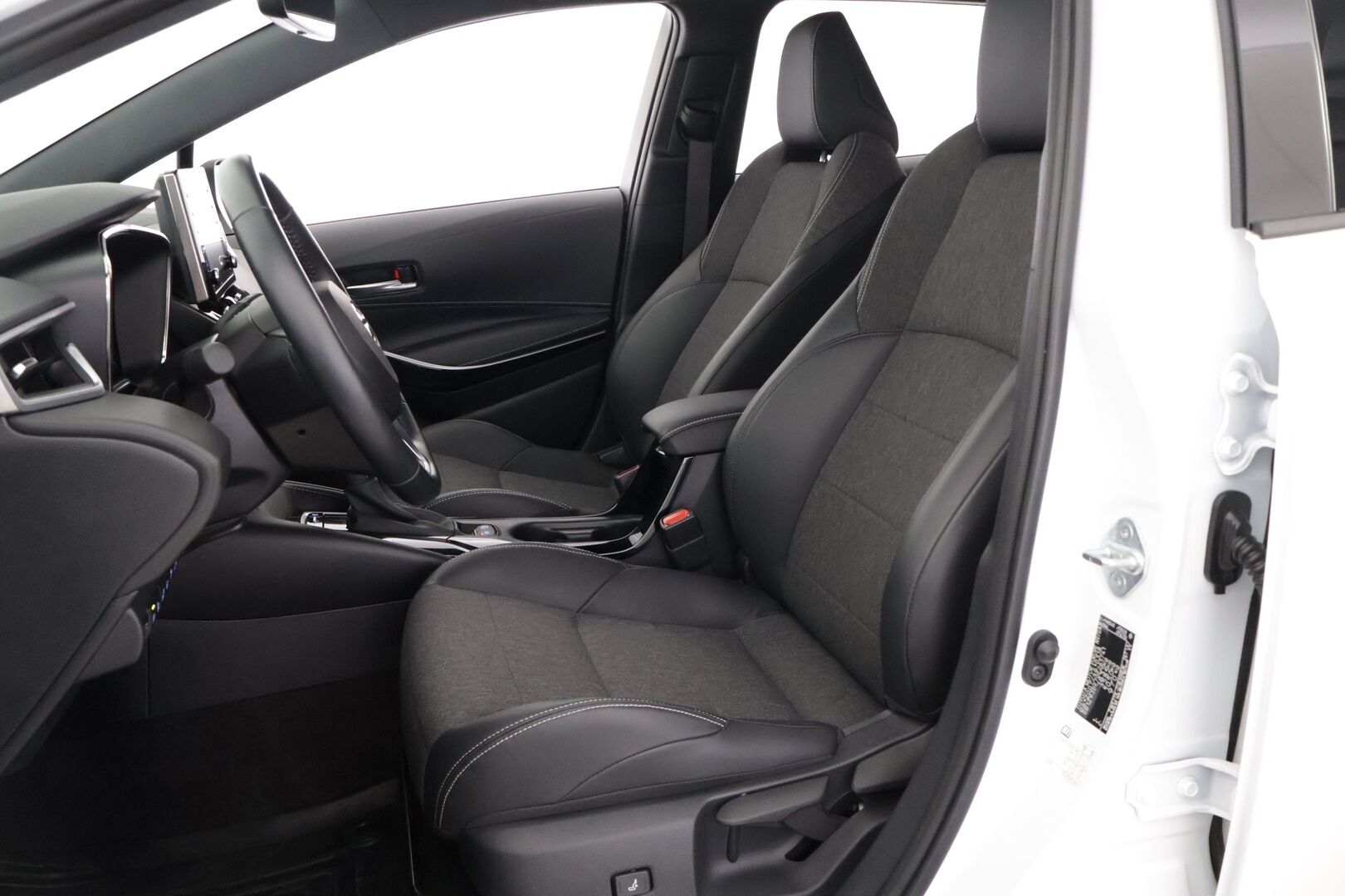 Toyota Corolla 2022 Touring Sports 1,8 Hybrid Style / Adapt. Vakkari / P-kamera / Ratinlämmitin / Lohko+sisäpuhallin / Sporttipenkit - *Pienet kilometrit - pienet kulut / 2x renkaat alumiinivanteilla / Fiksu käyttöauto*