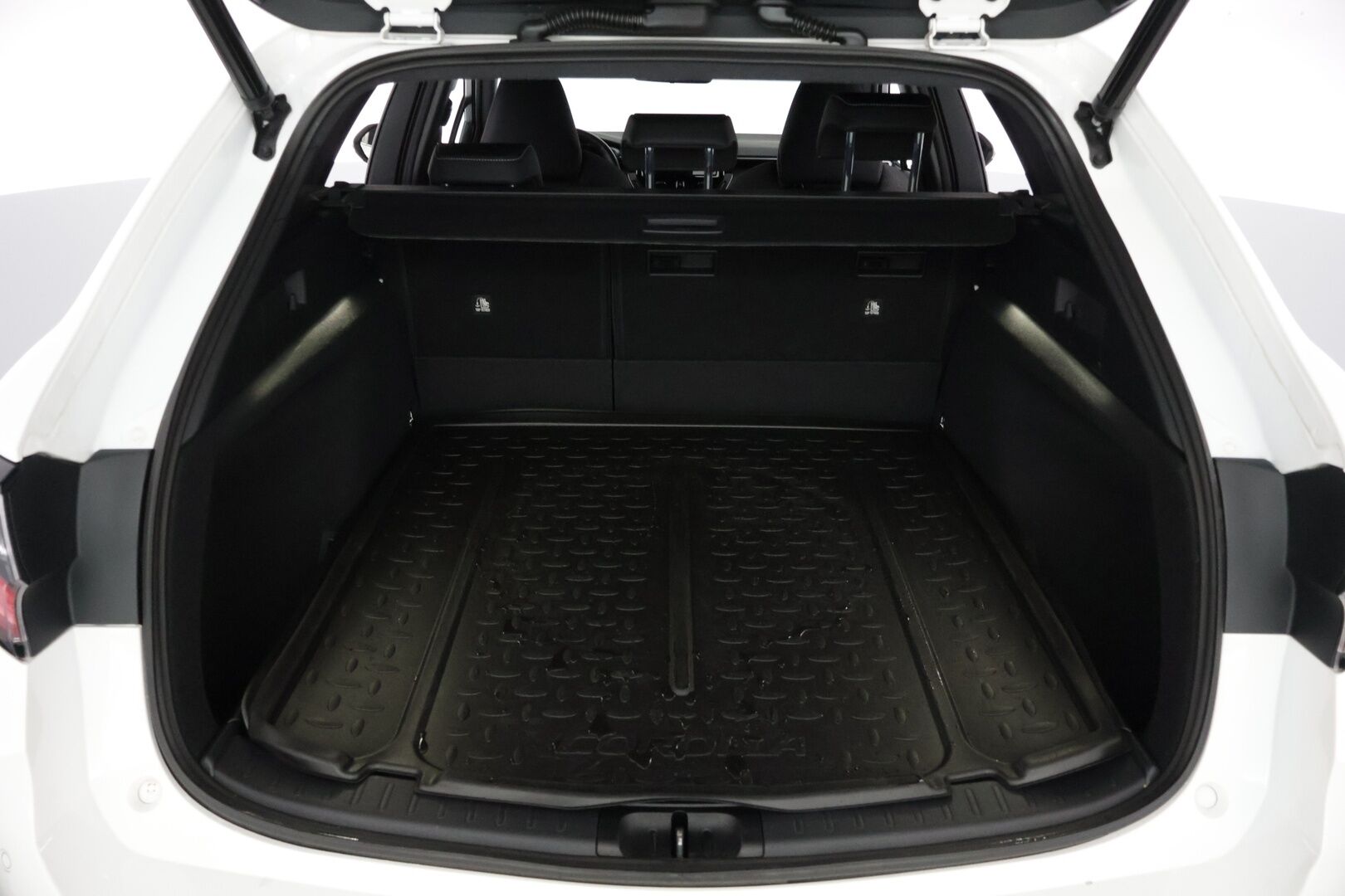 Toyota Corolla 2022 Touring Sports 1,8 Hybrid Style / Adapt. Vakkari / P-kamera / Ratinlämmitin / Lohko+sisäpuhallin / Sporttipenkit - *Pienet kilometrit - pienet kulut / 2x renkaat alumiinivanteilla / Fiksu käyttöauto*