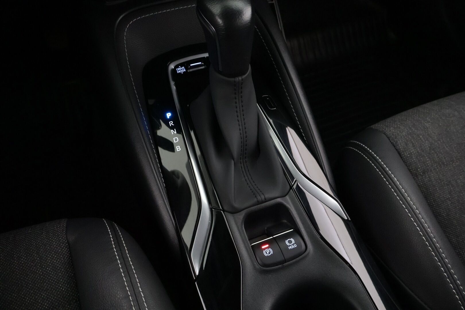 Toyota Corolla 2022 Touring Sports 1,8 Hybrid Style / Adapt. Vakkari / P-kamera / Ratinlämmitin / Lohko+sisäpuhallin / Sporttipenkit - *Pienet kilometrit - pienet kulut / 2x renkaat alumiinivanteilla / Fiksu käyttöauto*