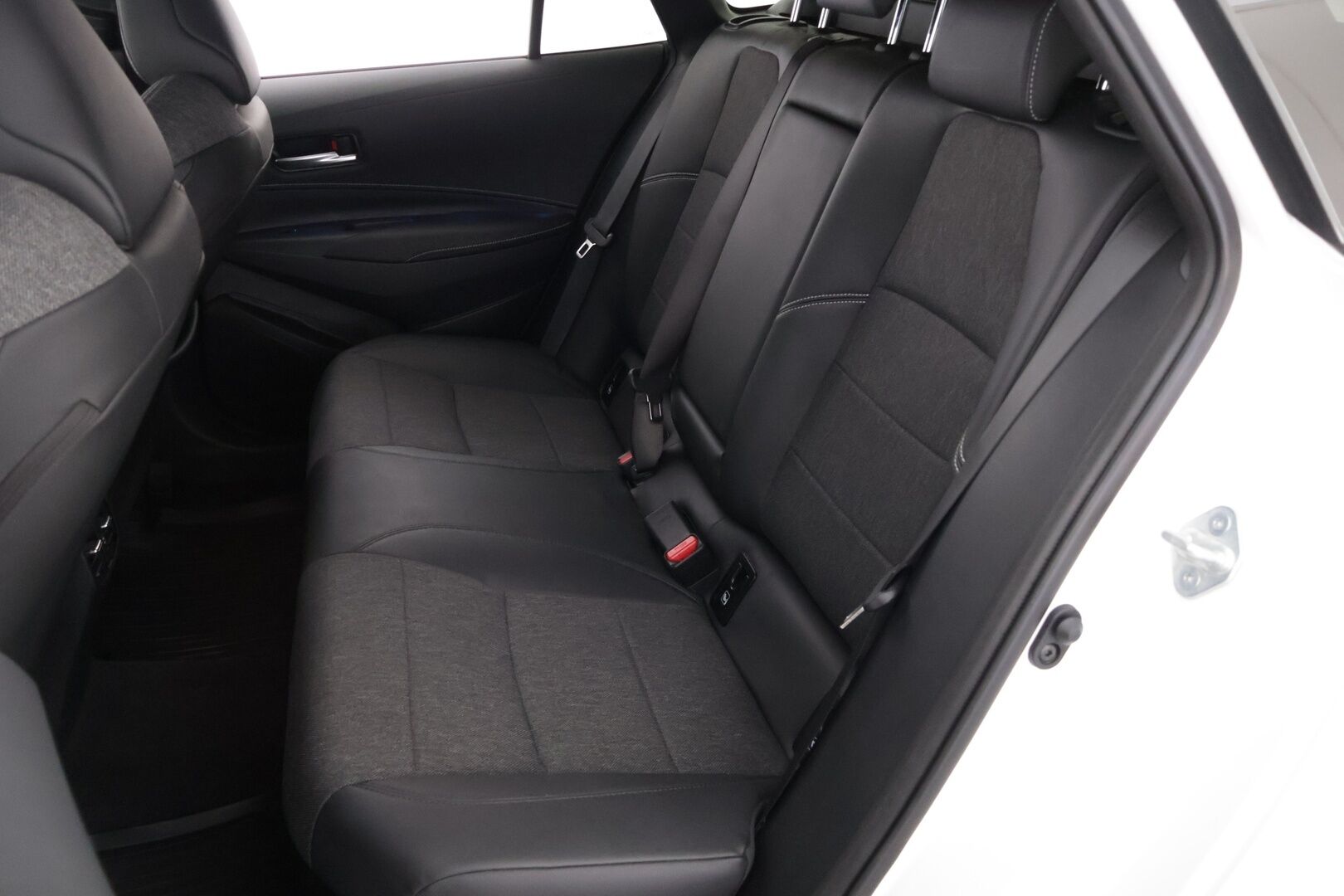 Toyota Corolla 2022 Touring Sports 1,8 Hybrid Style / Adapt. Vakkari / P-kamera / Ratinlämmitin / Lohko+sisäpuhallin / Sporttipenkit - *Pienet kilometrit - pienet kulut / 2x renkaat alumiinivanteilla / Fiksu käyttöauto*