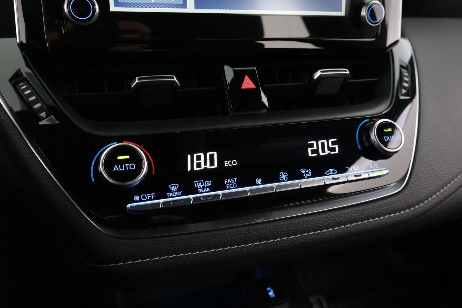 Toyota Corolla 2022 Touring Sports 1,8 Hybrid Style / Adapt. Vakkari / P-kamera / Ratinlämmitin / Lohko+sisäpuhallin / Sporttipenkit - *Pienet kilometrit - pienet kulut / 2x renkaat alumiinivanteilla / Fiksu käyttöauto*