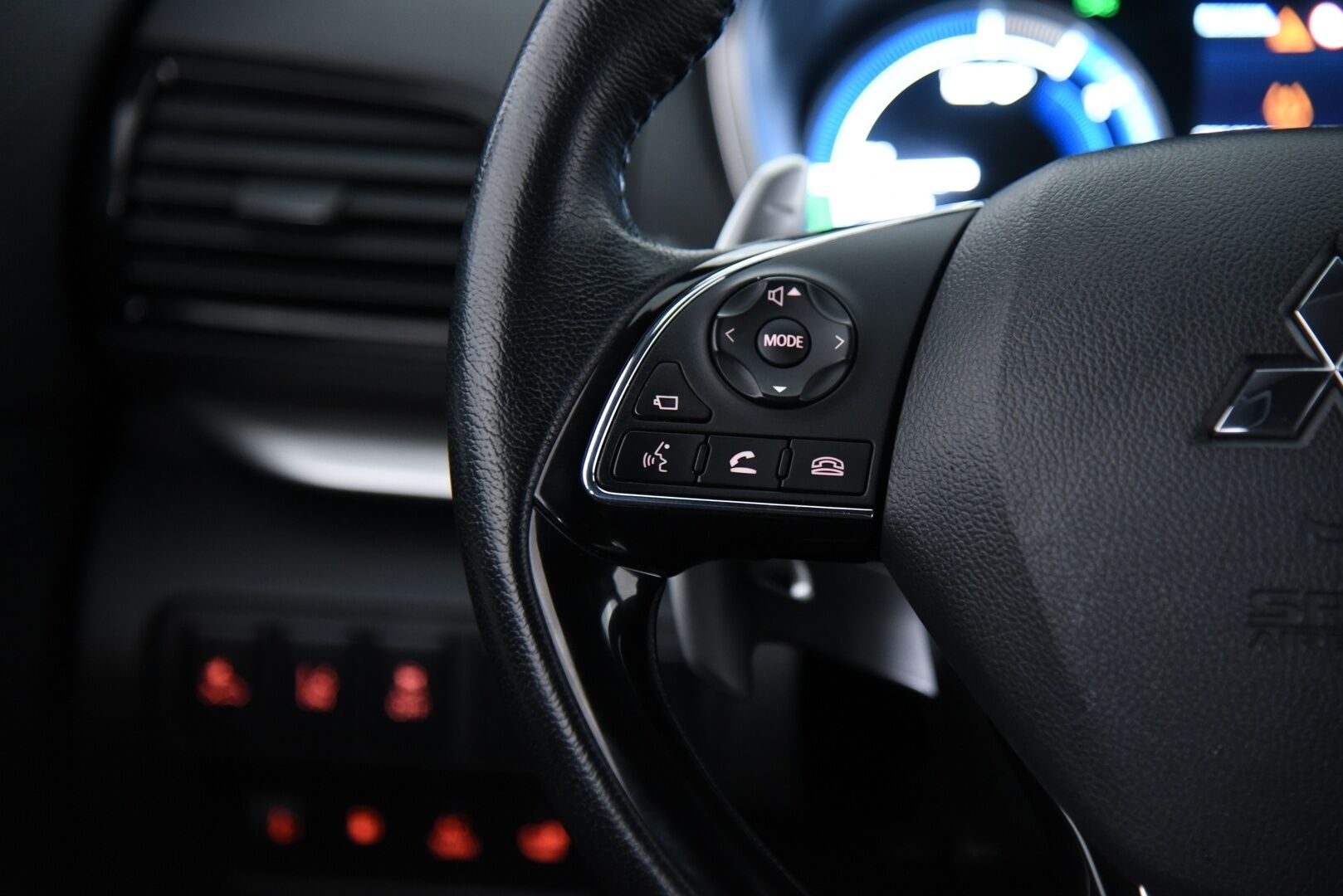 Mitsubishi Eclipse Cross 2023 2.4 PHEV Instyle 4WD / Adapt.vak / 360-kamera / LED / Navi / BLIS - 2x renkaat / huoltokirja