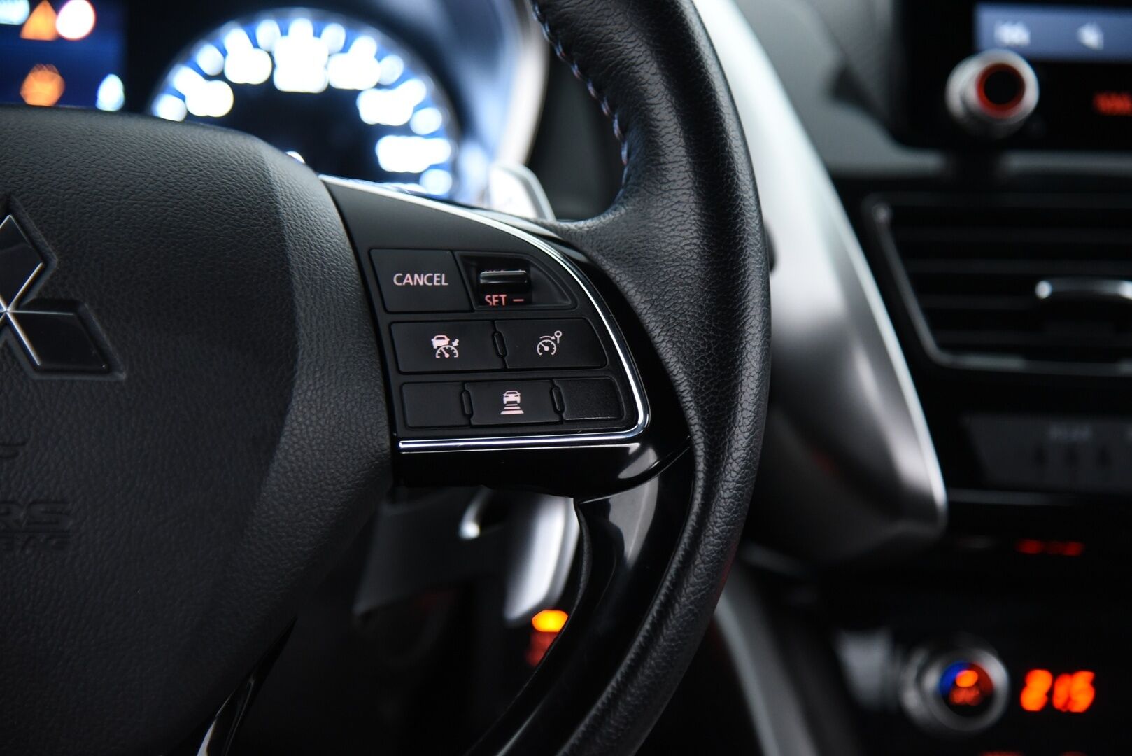 Mitsubishi Eclipse Cross 2023 2.4 PHEV Instyle 4WD / Adapt.vak / 360-kamera / LED / Navi / BLIS - 2x renkaat / huoltokirja