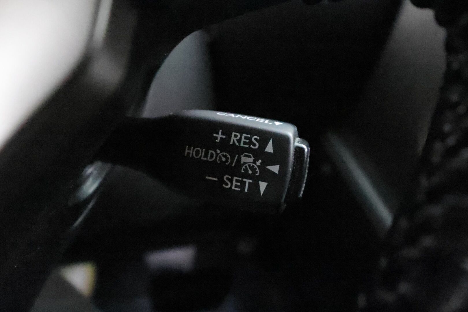 Lexus NX 2018 300h AWD Business * ACC / Puolinahat / Kaistavahti / P.kamera / LED / Apple&Android / Facelift * - Kahdet renkaat aluvanteilla / Merkkihuollettu - HULLUT AVAJAISHULINAT KORKOTARJOUS 3,29 %