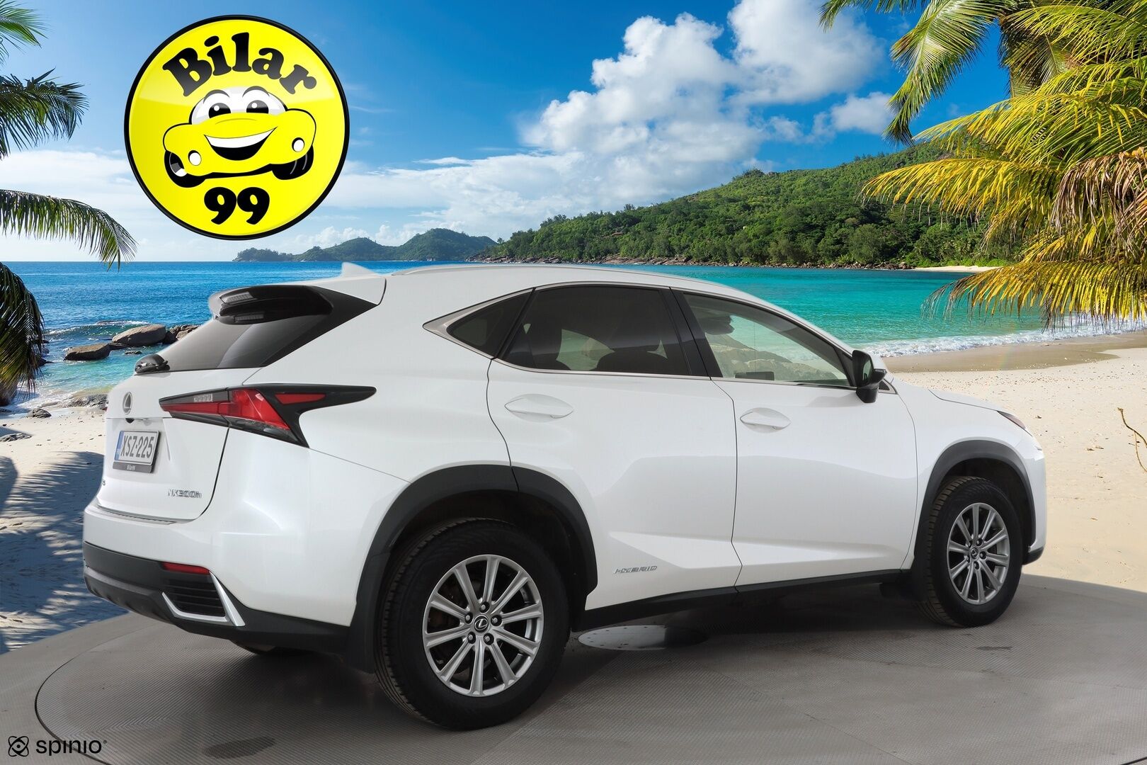 Lexus NX 2018 300h AWD Business * ACC / Puolinahat / Kaistavahti / P.kamera / LED / Apple&Android / Facelift * - Kahdet renkaat aluvanteilla / Merkkihuollettu - HULLUT AVAJAISHULINAT KORKOTARJOUS 3,29 %