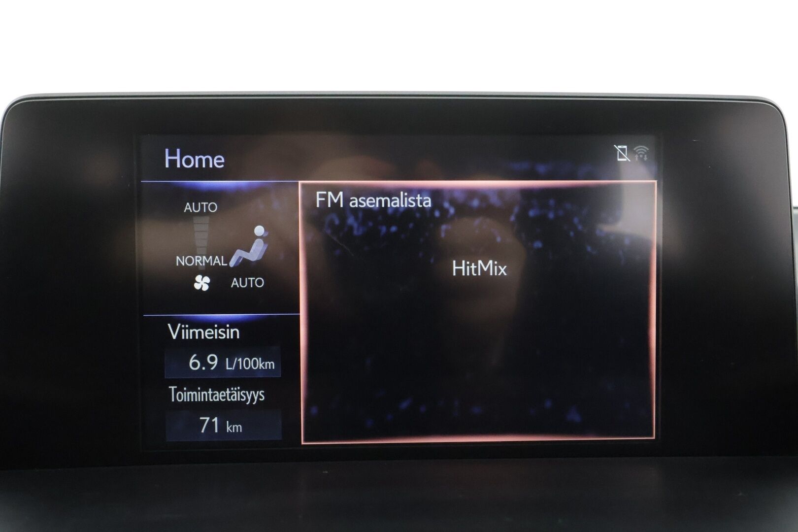 Lexus NX 2018 300h AWD Business * ACC / Puolinahat / Kaistavahti / P.kamera / LED / Apple&Android / Facelift * - Kahdet renkaat aluvanteilla / Merkkihuollettu - HULLUT AVAJAISHULINAT KORKOTARJOUS 3,29 %