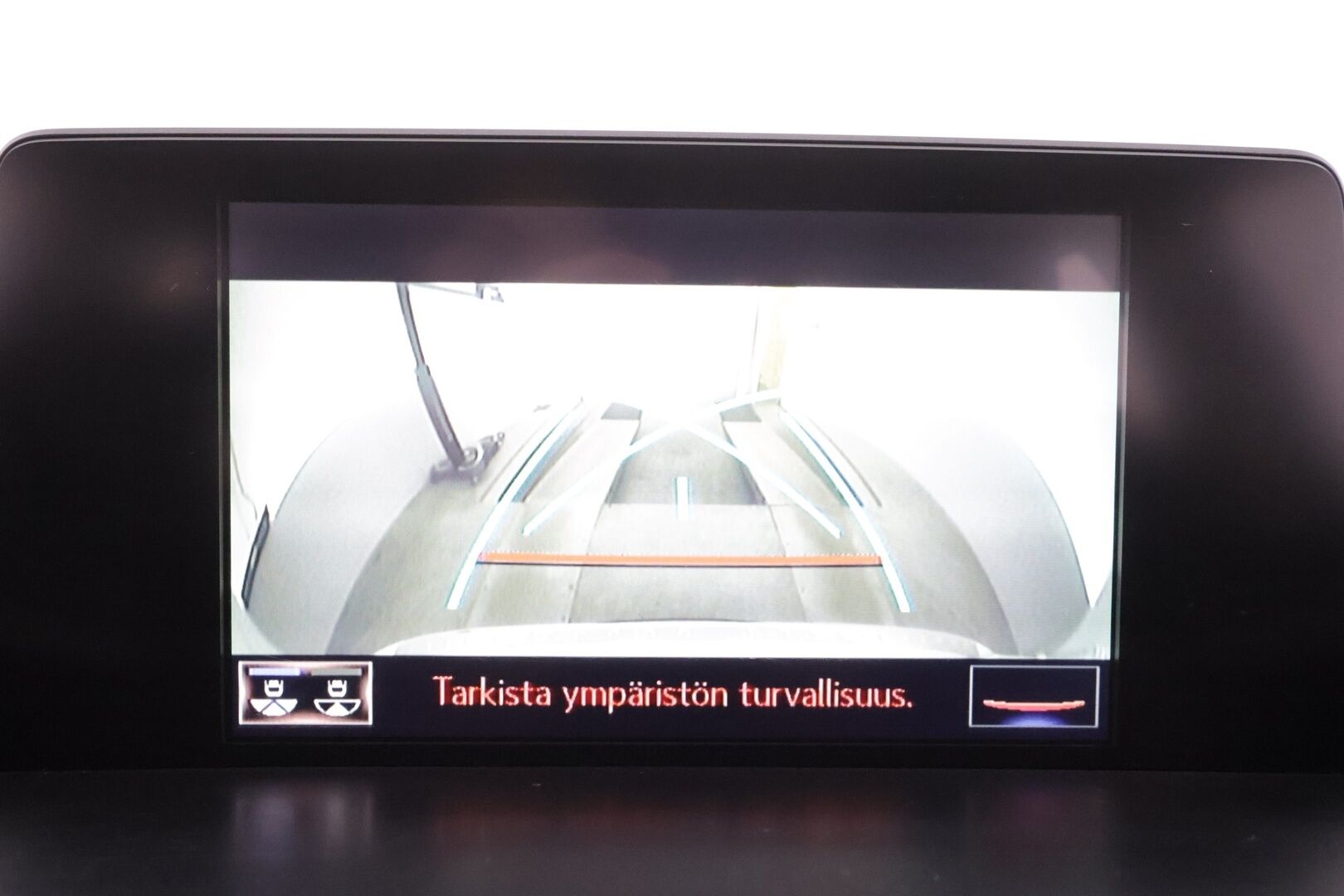 Lexus NX 2018 300h AWD Business * ACC / Puolinahat / Kaistavahti / P.kamera / LED / Apple&Android / Facelift * - Kahdet renkaat aluvanteilla / Merkkihuollettu - HULLUT AVAJAISHULINAT KORKOTARJOUS 3,29 %