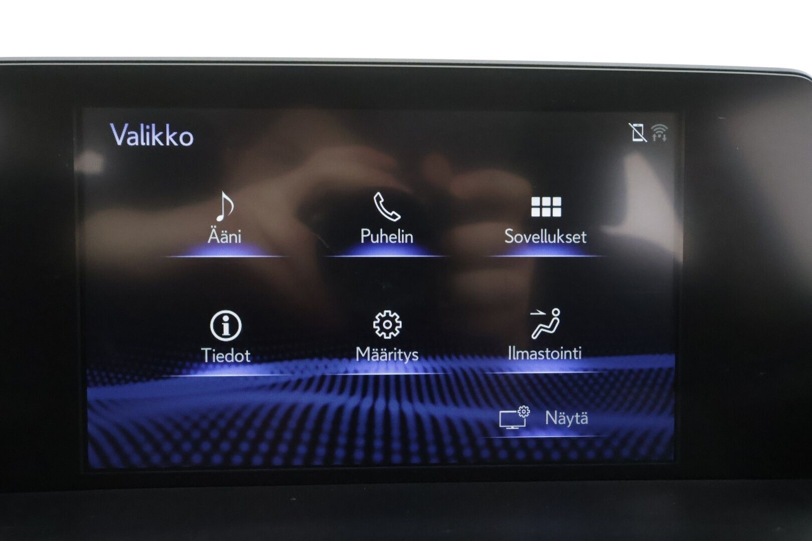 Lexus NX 2018 300h AWD Business * ACC / Puolinahat / Kaistavahti / P.kamera / LED / Apple&Android / Facelift * - Kahdet renkaat aluvanteilla / Merkkihuollettu - HULLUT AVAJAISHULINAT KORKOTARJOUS 3,29 %