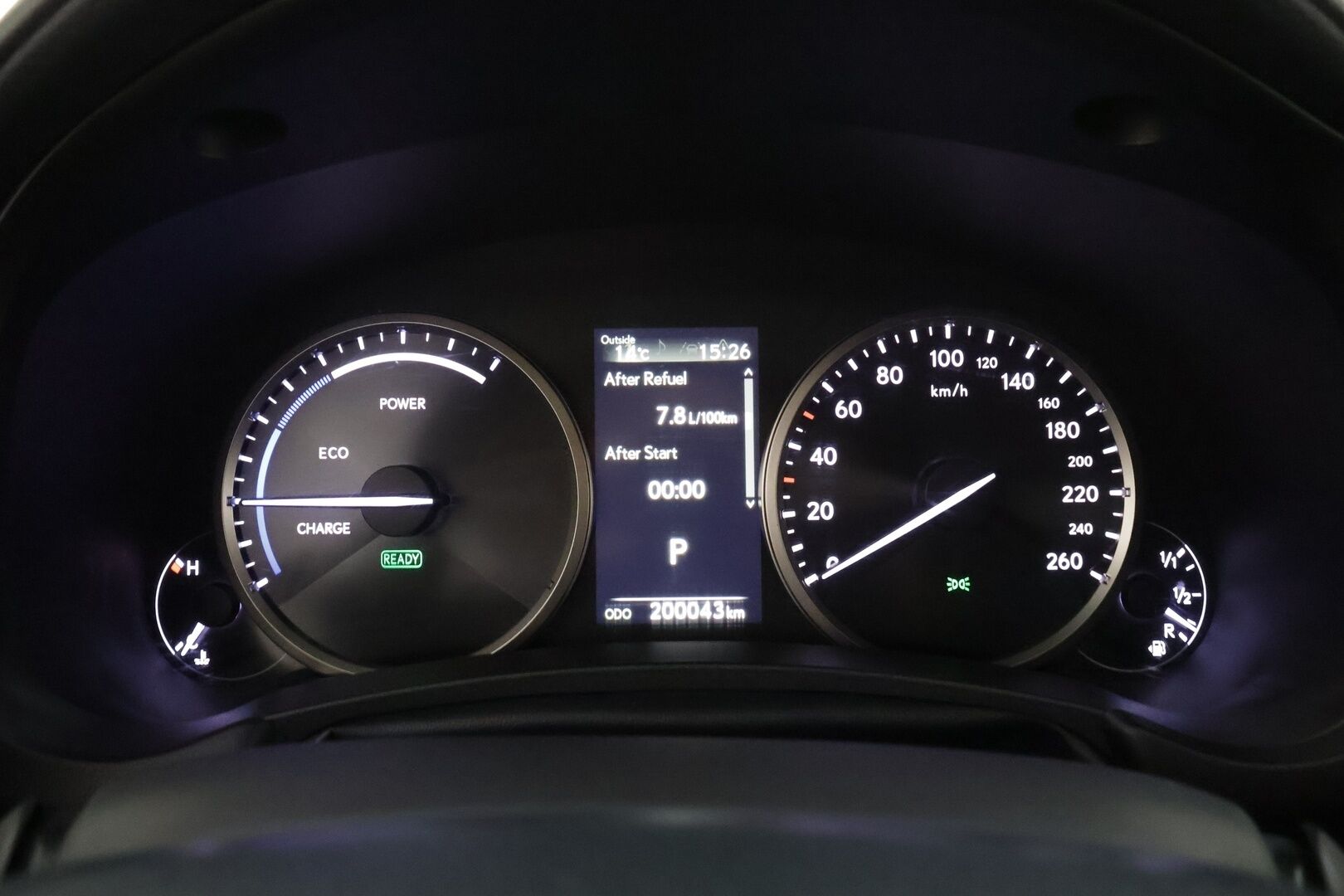 Lexus NX 2018 300h AWD Business * ACC / Puolinahat / Kaistavahti / P.kamera / LED / Apple&Android / Facelift * - Kahdet renkaat aluvanteilla / Merkkihuollettu - HULLUT AVAJAISHULINAT KORKOTARJOUS 3,29 %