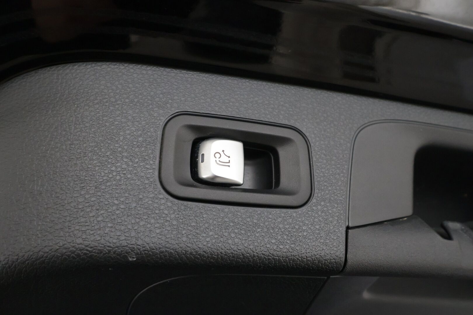 Mercedes-Benz EQC 2021 400 4Matic Edition AMG - | Distronic+ | Lisälämmitin | Koukku | Widescreen | LED | osasähköt | Puolinahat | P.Kamera | Keyless | Suomi-auto |