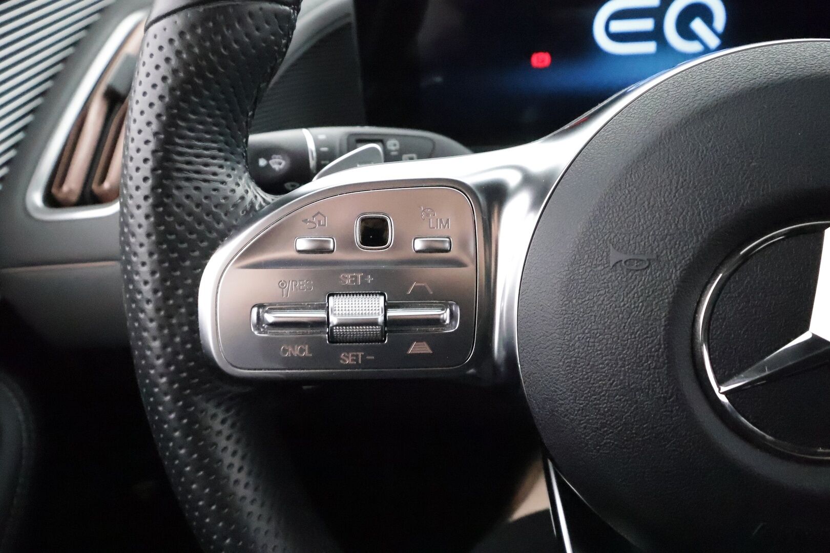 Mercedes-Benz EQC 2021 400 4Matic Edition AMG - | Distronic+ | Lisälämmitin | Koukku | Widescreen | LED | osasähköt | Puolinahat | P.Kamera | Keyless | Suomi-auto |