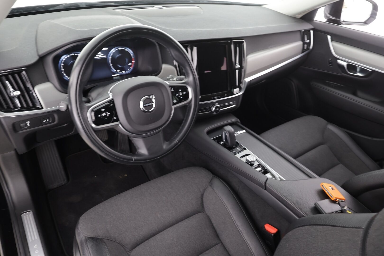 Volvo V90 2021 B4 MHEV Business aut * Webasto / ACC / LED / P.tutka / Navi / Kaistavahti / Puolinahat / Keyless * - 1-om Suomi-auto / Kahdet renkaat / Merkkihuollettu! - Osta nyt, maksa vasta ensi vuonna