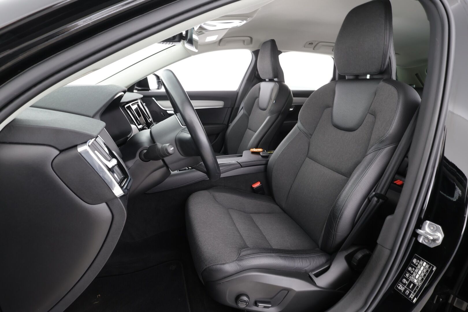 Volvo V90 2021 B4 MHEV Business aut * Webasto / ACC / LED / P.tutka / Navi / Kaistavahti / Puolinahat / Keyless * - 1-om Suomi-auto / Kahdet renkaat / Merkkihuollettu! - Osta nyt, maksa vasta ensi vuonna