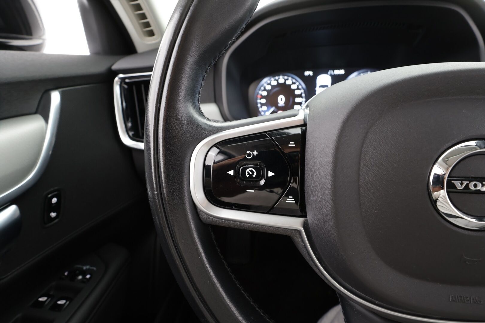 Volvo V90 2021 B4 MHEV Business aut * Webasto / ACC / LED / P.tutka / Navi / Kaistavahti / Puolinahat / Keyless * - 1-om Suomi-auto / Kahdet renkaat / Merkkihuollettu! - Osta nyt, maksa vasta ensi vuonna