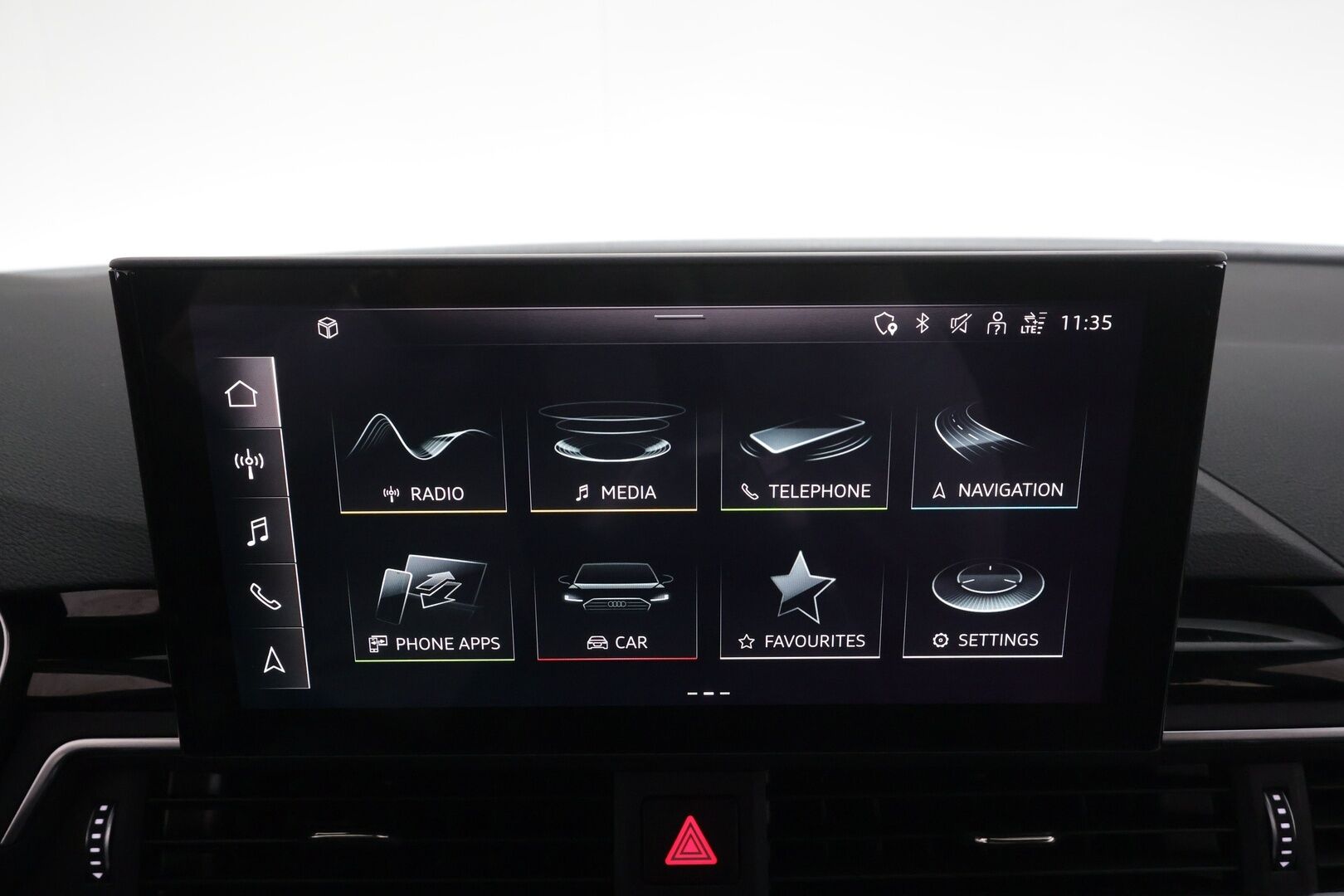 Audi A4 2021 Sedan Business S line 40 TFSI 150 kW MHEV quattro S tronic * ACC / Webasto / Matrix LED / P.kamera / Koukku * - S-line sisä- ja ulkopaketilla! / Kahdet renkaat aluvanteilla