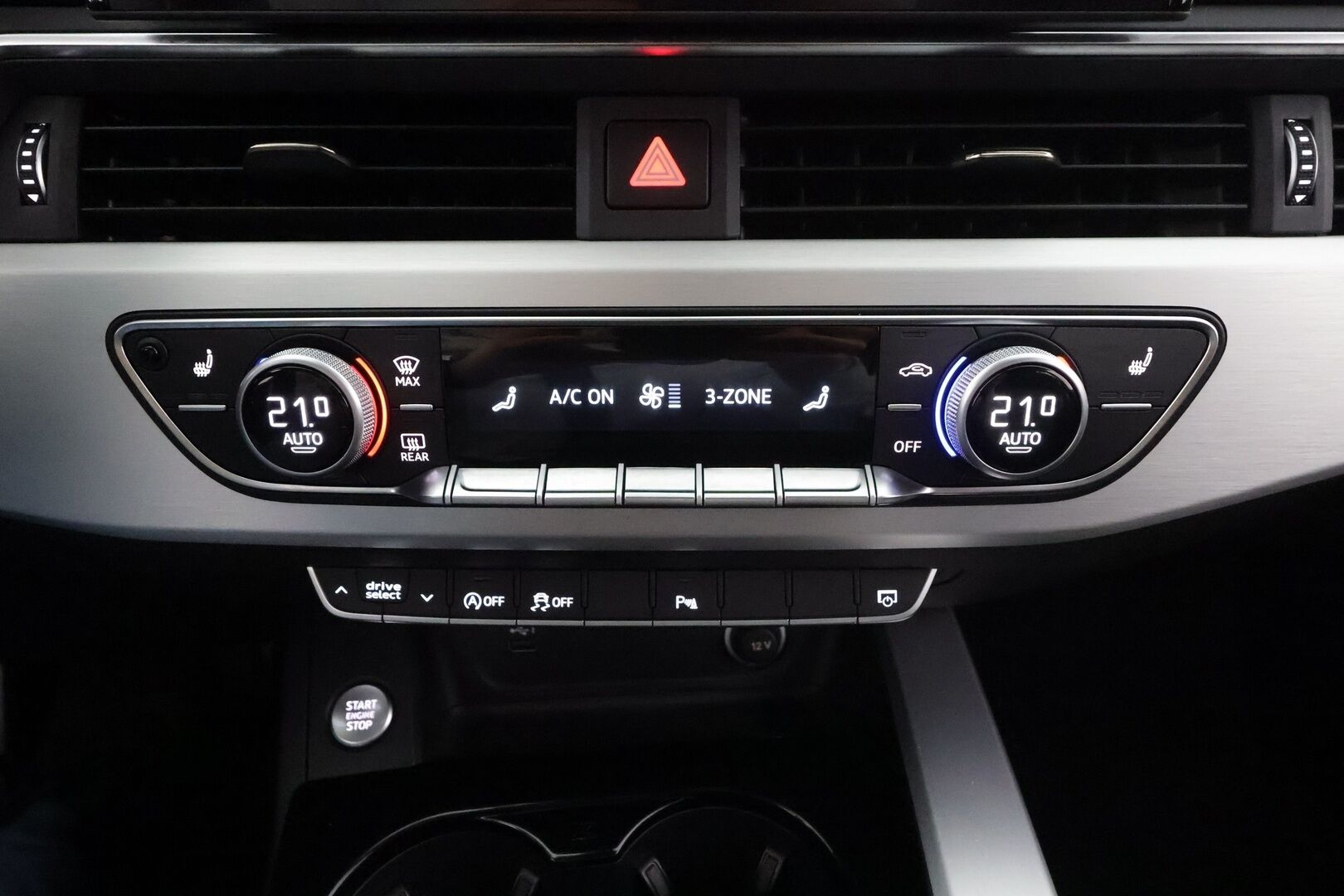 Audi A4 2021 Sedan Business S line 40 TFSI 150 kW MHEV quattro S tronic * ACC / Webasto / Matrix LED / P.kamera / Koukku * - S-line sisä- ja ulkopaketilla! / Kahdet renkaat aluvanteilla