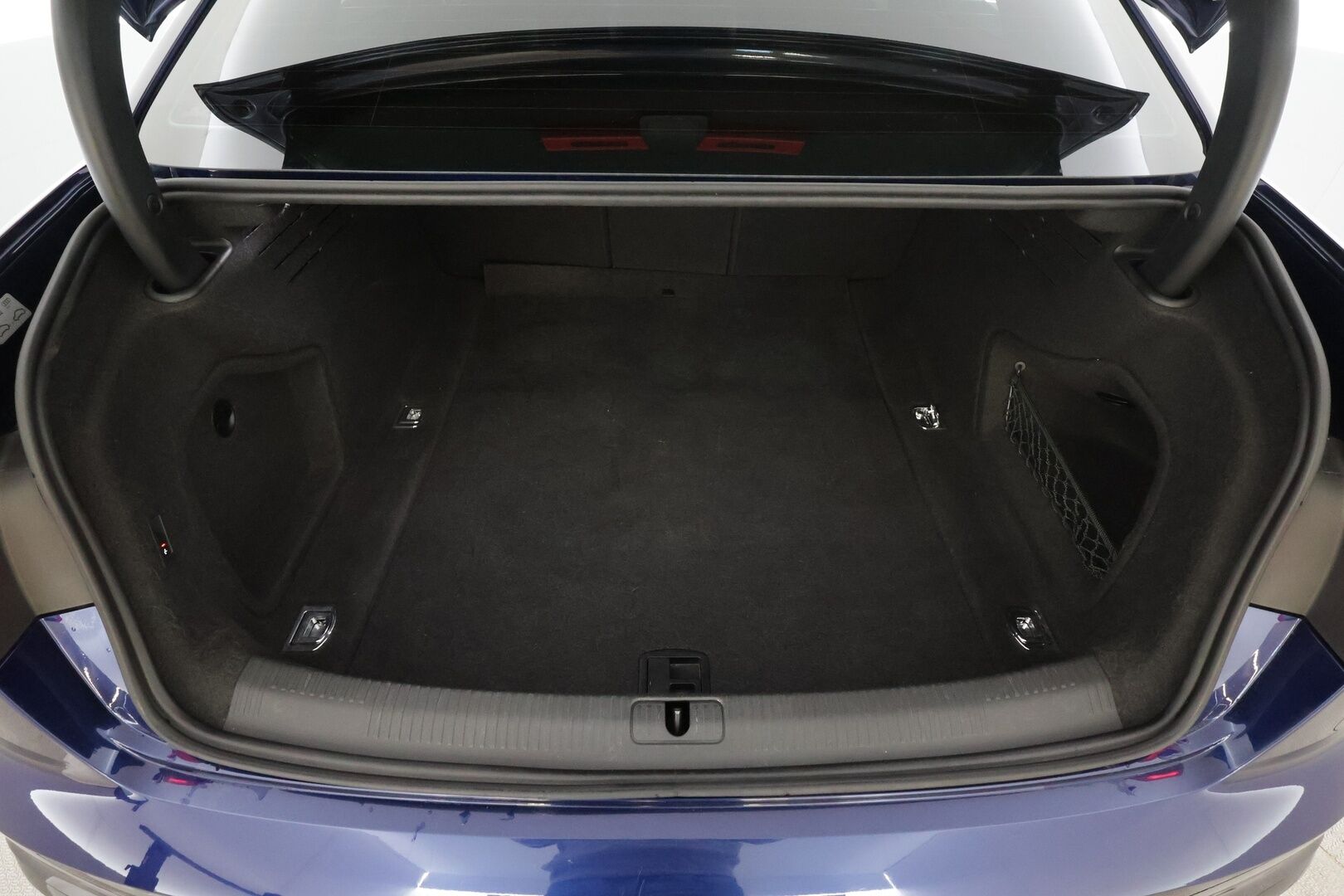 Audi A4 2021 Sedan Business S line 40 TFSI 150 kW MHEV quattro S tronic * ACC / Webasto / Matrix LED / P.kamera / Koukku * - S-line sisä- ja ulkopaketilla! / Kahdet renkaat aluvanteilla - HULLUT AVAJAISHULINAT KORKOTARJOUS 3,29 %