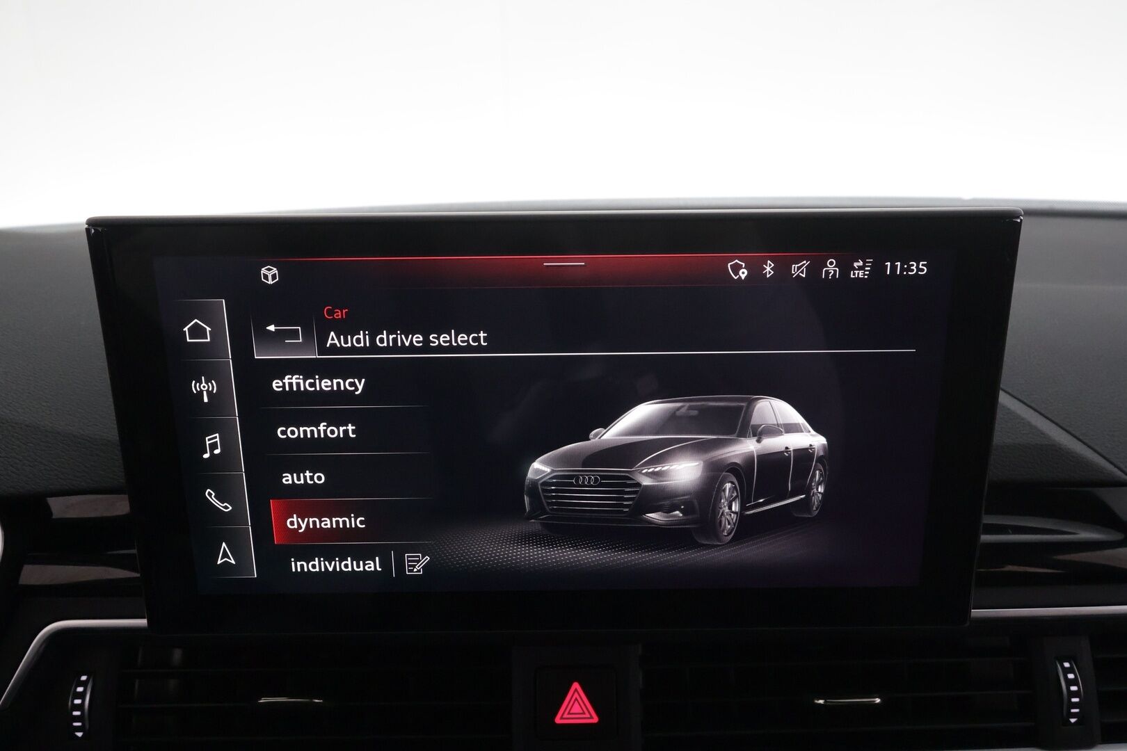 Audi A4 2021 Sedan Business S line 40 TFSI 150 kW MHEV quattro S tronic * ACC / Webasto / Matrix LED / P.kamera / Koukku * - S-line sisä- ja ulkopaketilla! / Kahdet renkaat aluvanteilla