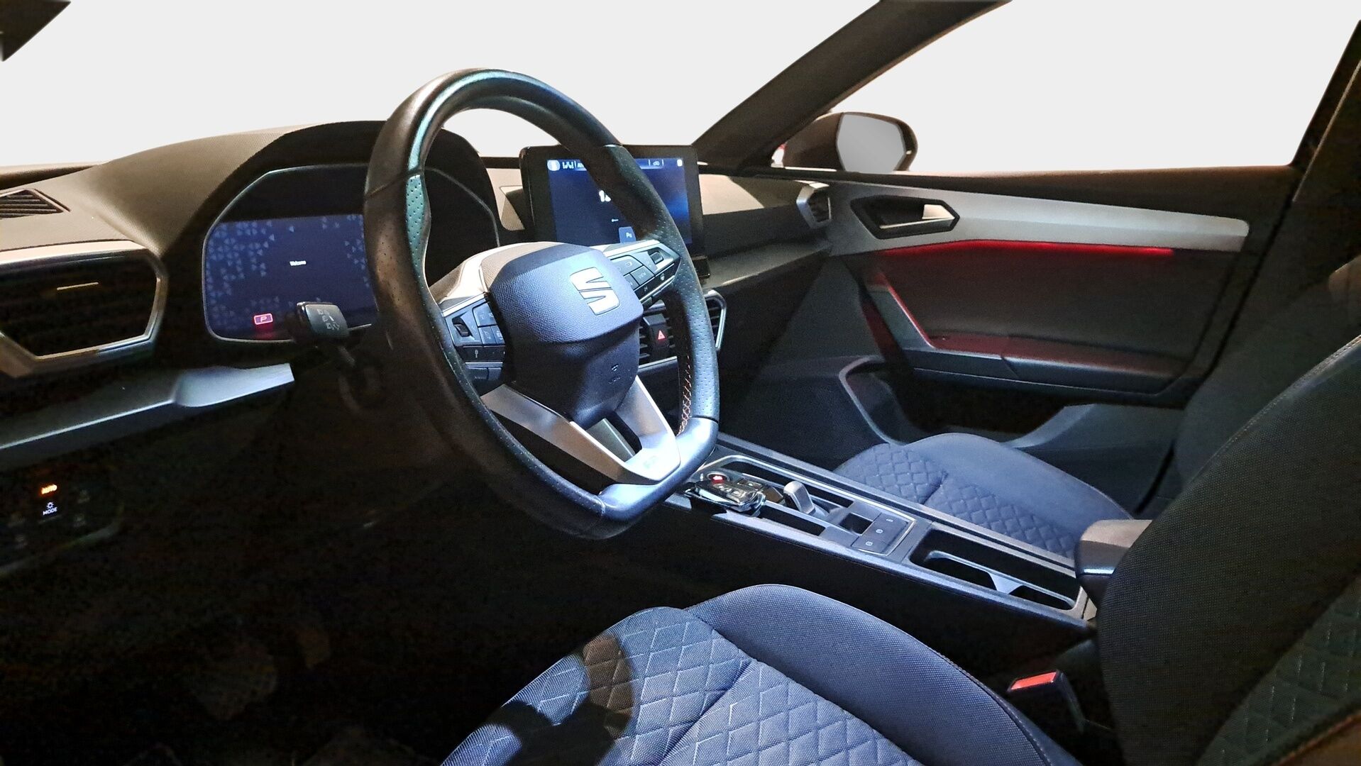 Seat LEON SPORTSTOURER 2021 1,4 PHEV 204 eHybrid FR DSG - ACC / S.Koukku / KeylessGo / Digimittaristo / Kaukovaloautomatiikka / Navi