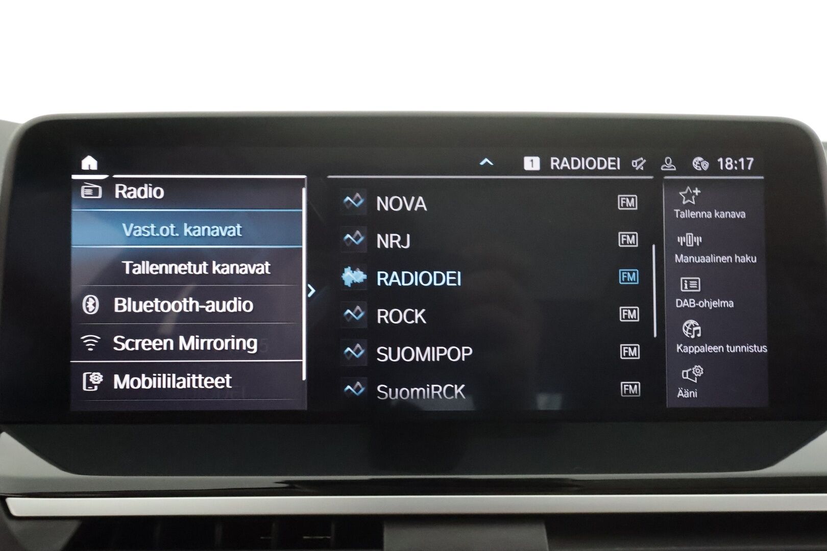 BMW iX3 2021 G08 Charged Plus * ACC / HUD / 360° / H&K / Koukku / Adapt.LED / Panorama / Muistipenkki / Comfort Access / Sporttinahat * - Suomi-auto / Kahdet renkaat aluvanteilla / Huippuvarusteet